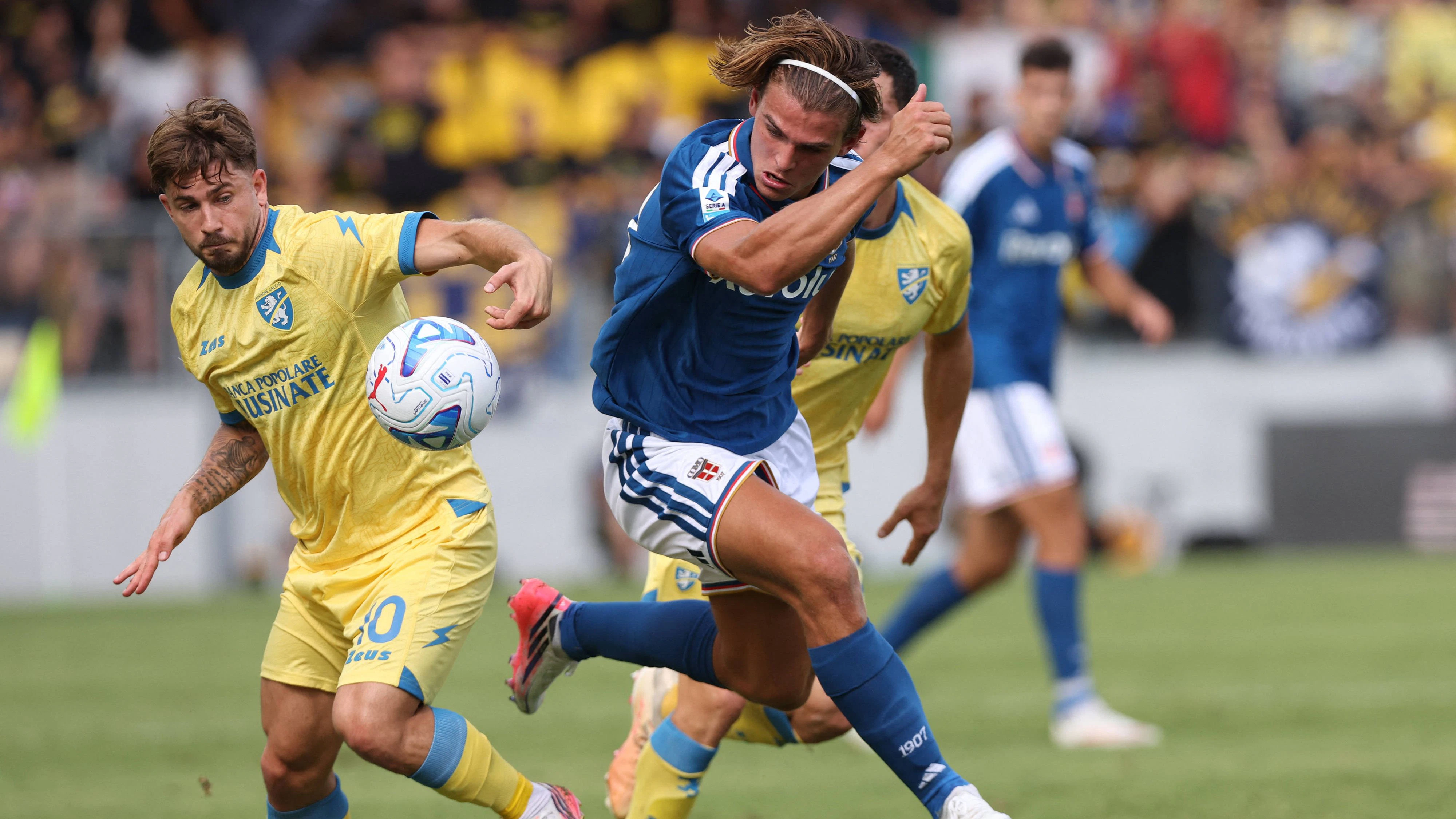 Romano Schmid gegen Shootingstar Nico Paz. 