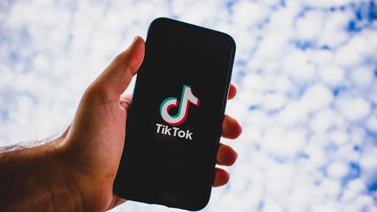 TikTok-App auf Smartphone
