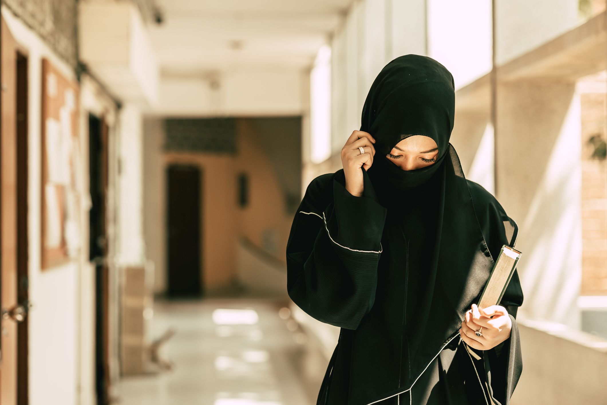 Burka und Nikab sollen demnach in italienischen Schulen nicht mehr getragen werden dürfen. 