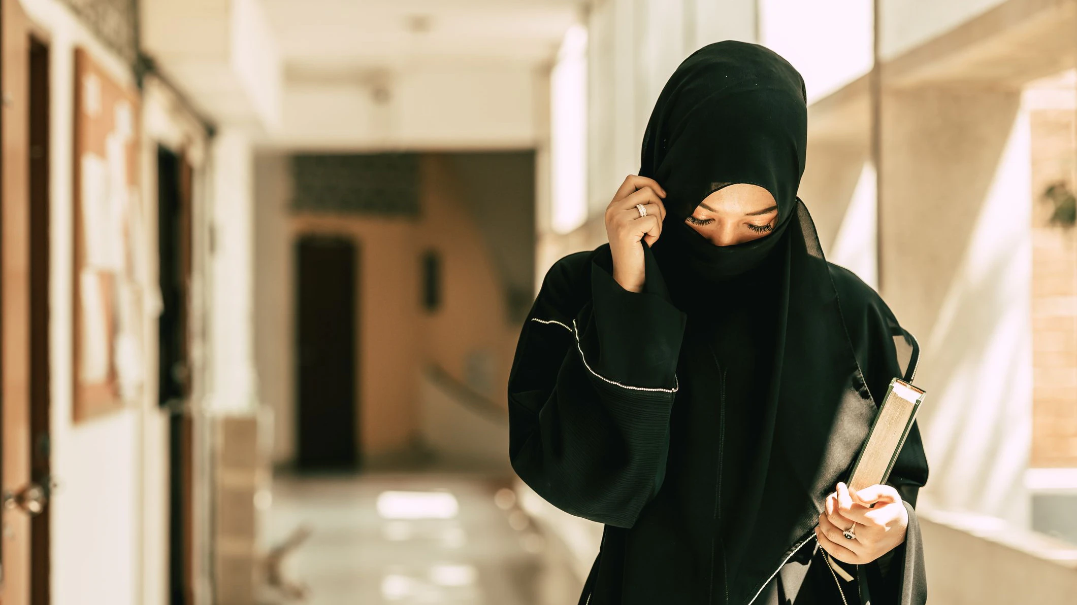 Burka und Nikab sollen demnach in italienischen Schulen nicht mehr getragen werden dürfen. 