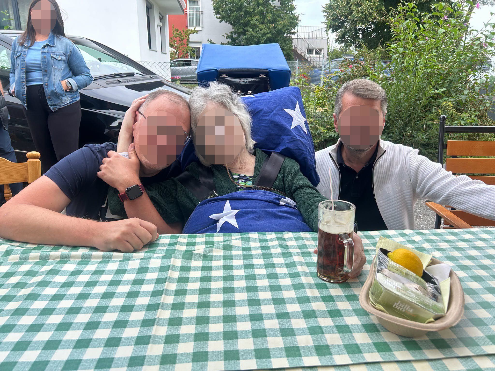 War noch einmal im Kreis all ihrer Liebsten: die todkranke Herta.