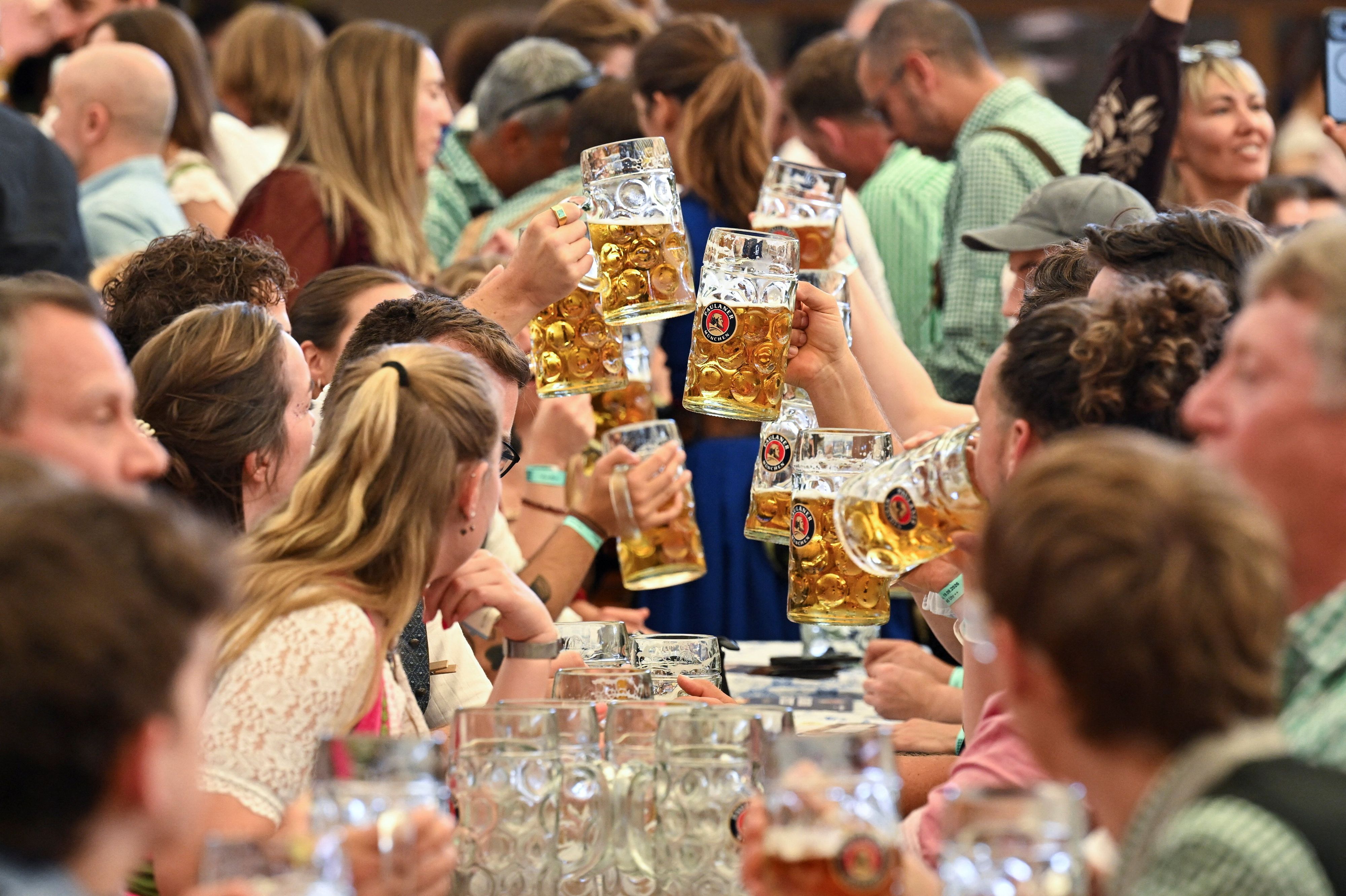 Neben reichlich Alkohol und Kreislaufproblemen sorgte auch eine Störung bei einer Attraktion für Aufregung.
