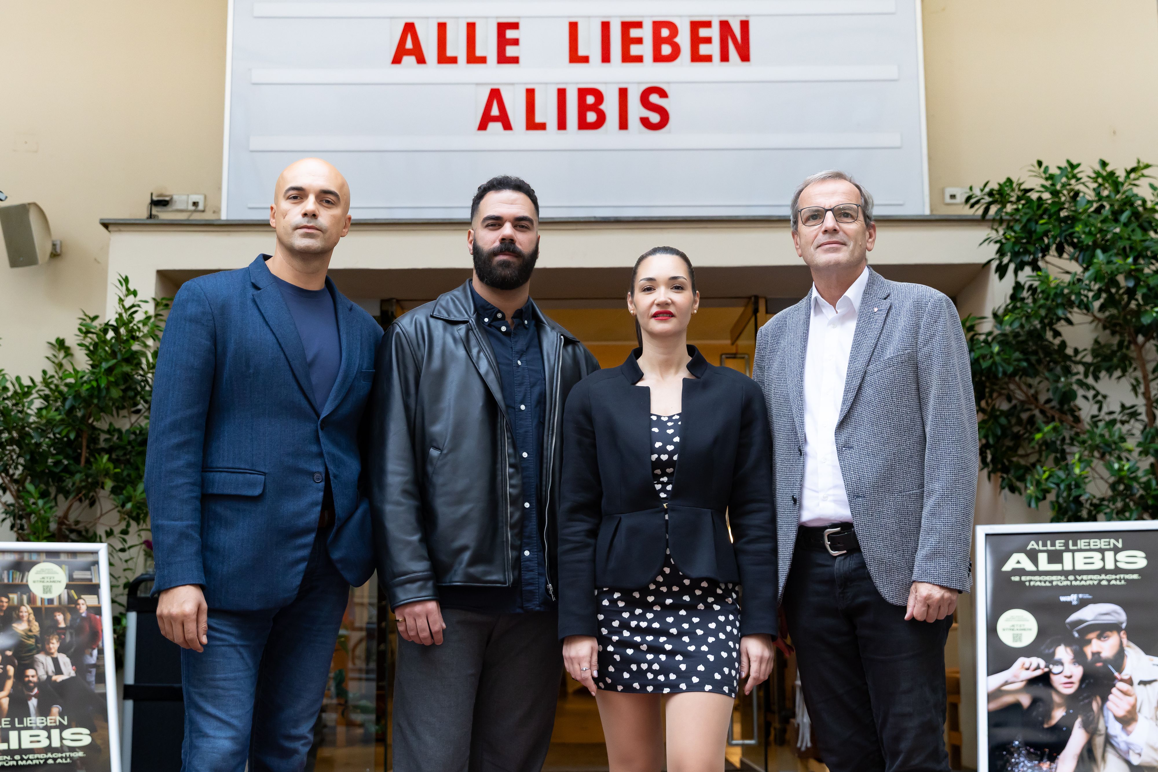(v.l.) Marko Miloradović (GF waff), Schauspieler Onur Poyraz und Zeynep Alan, Christian Meidlinger (waff Vorstandsvorsitzender)