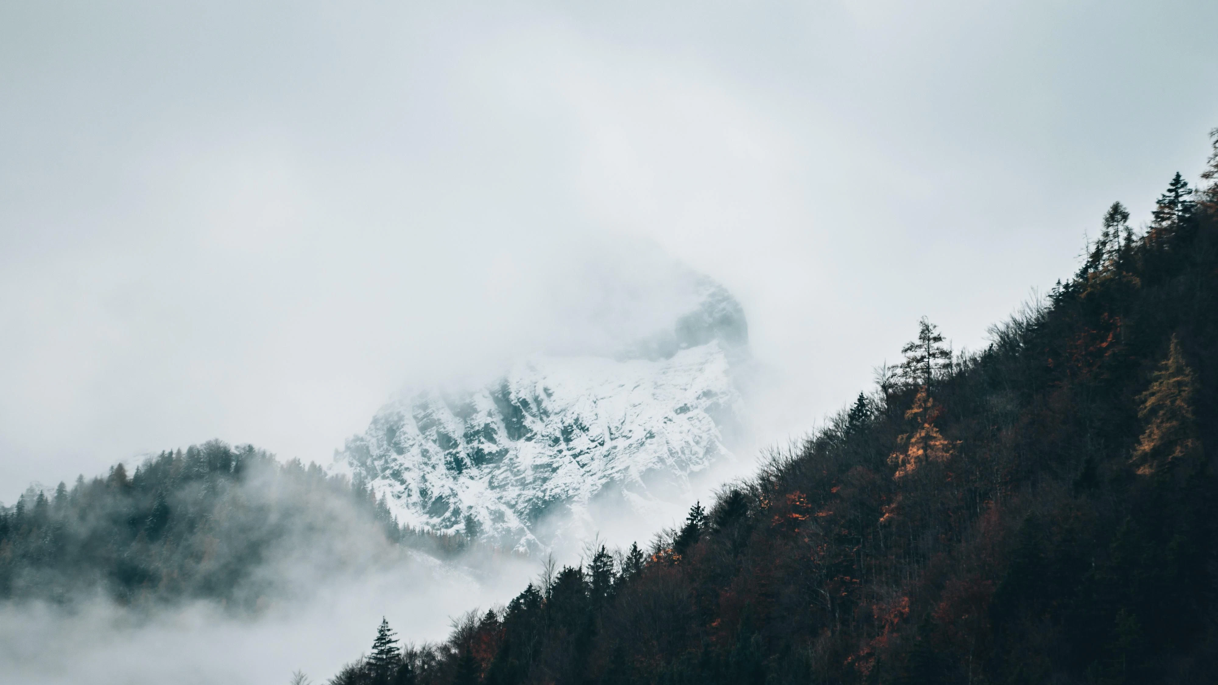 wenig Schnee Berg