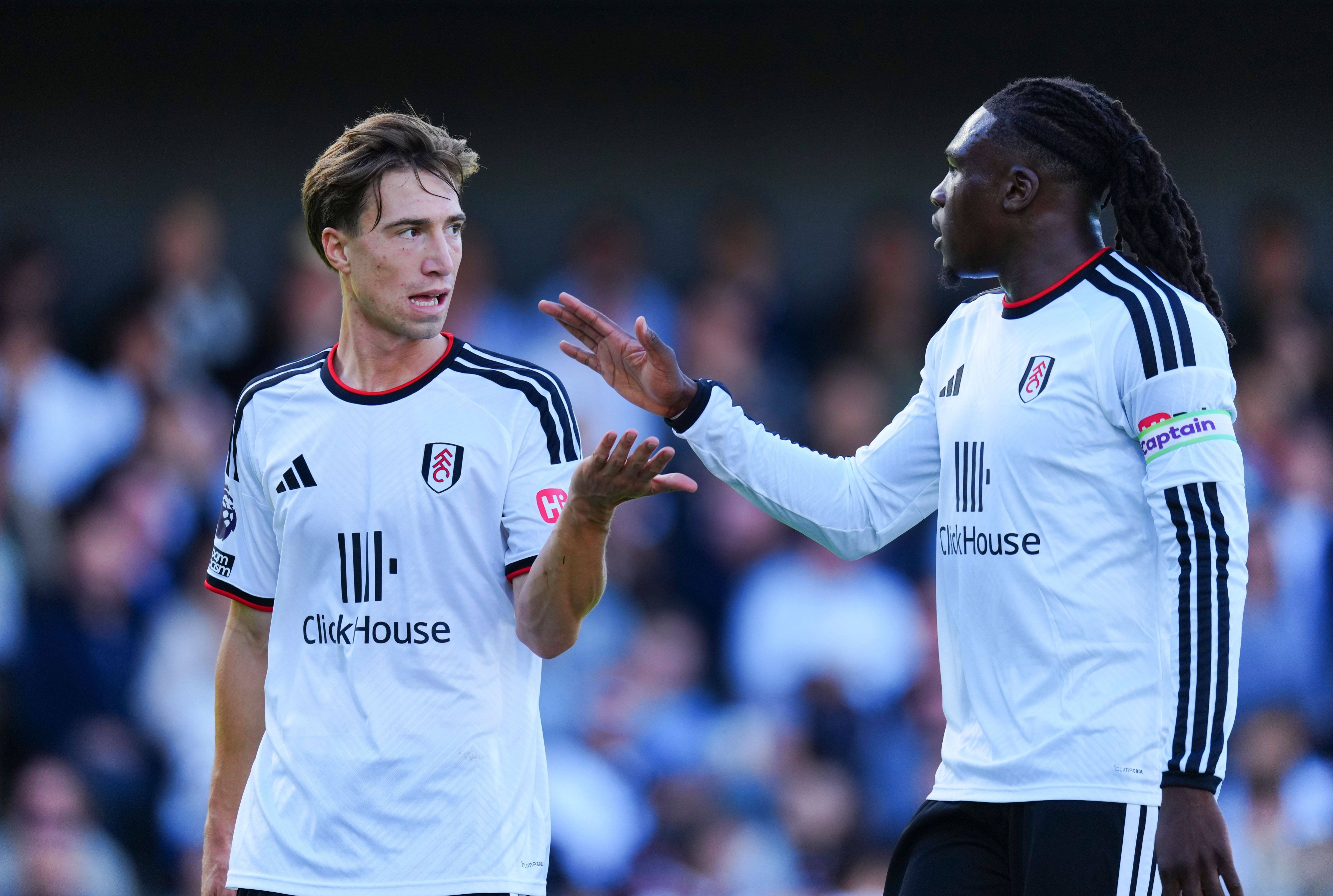 David Affengruber und Teamkollege Calvin Bassey.