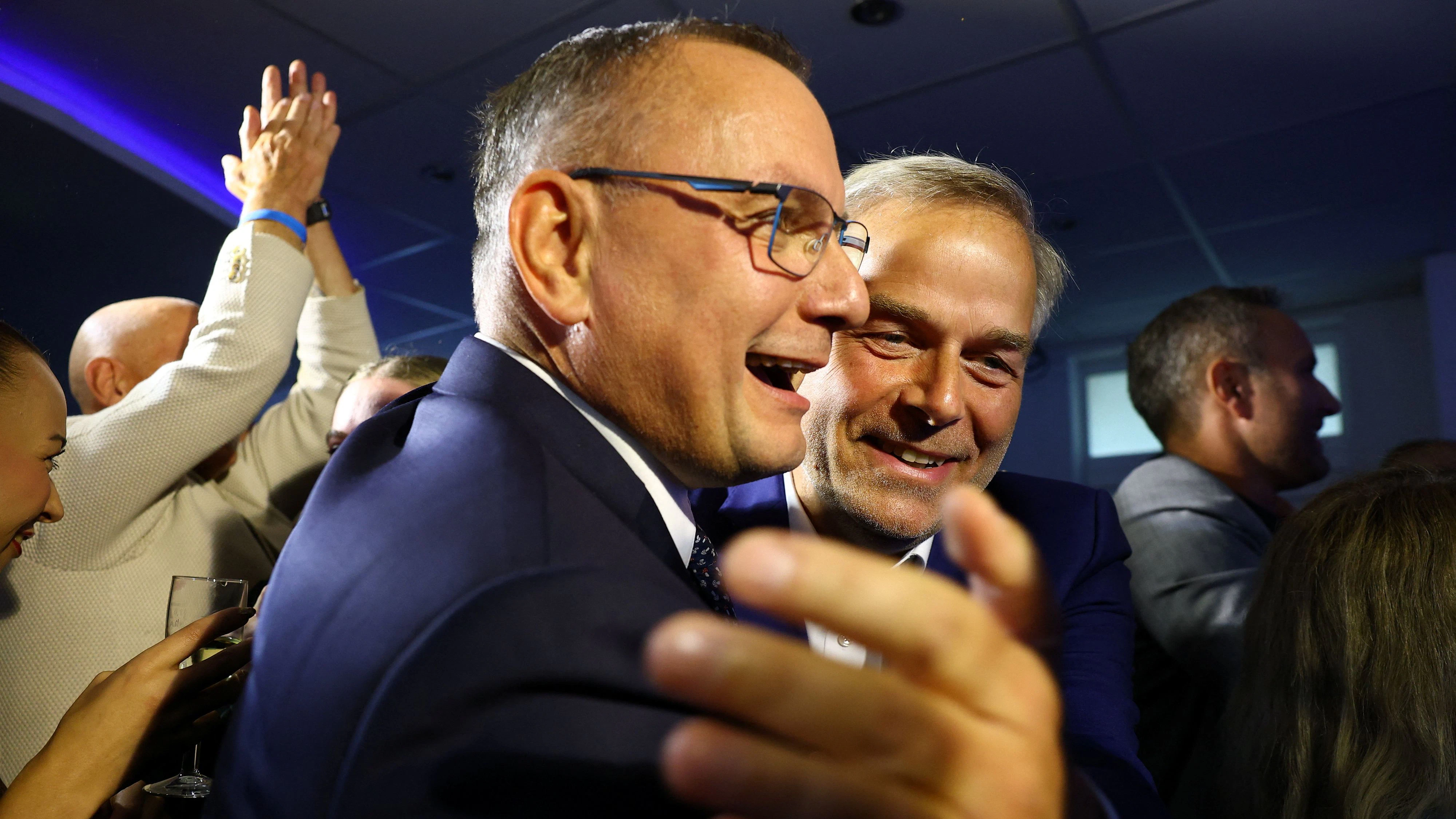 Der Co-Vorsitzende der Alternative für Deutschland (AfD), Tino Chrupalla, und der Spitzenkandidat für das Amt des Ministerpräsidenten, Leif-Erik Holm.