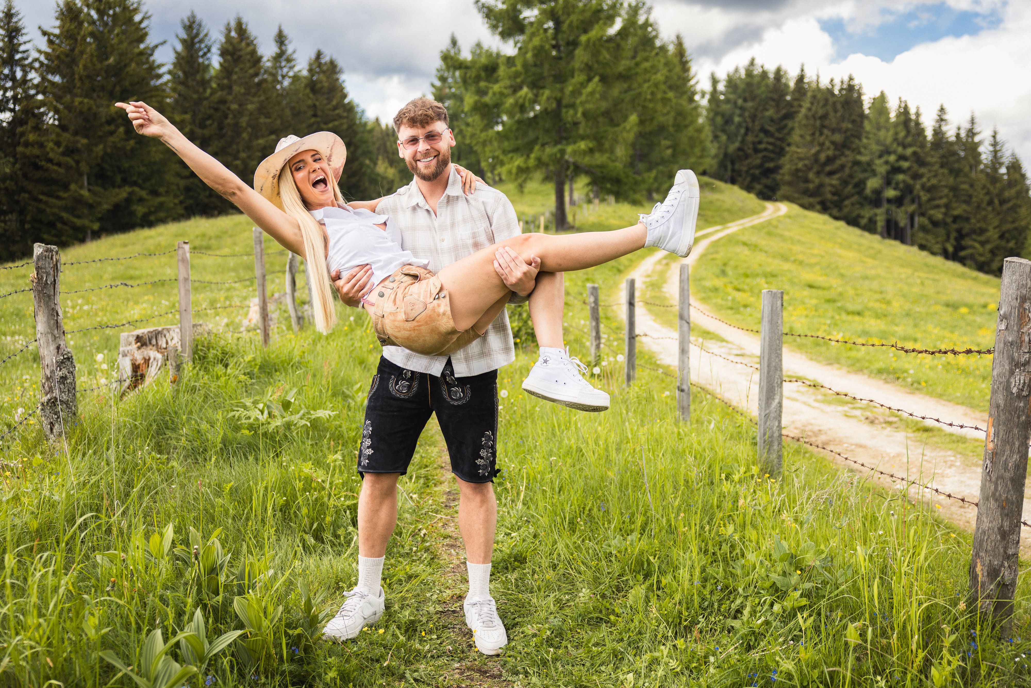 Oberösterreich-Power im Forsthaus mit Internet-Star Krappi & „Match in Paradise“-Vanessa