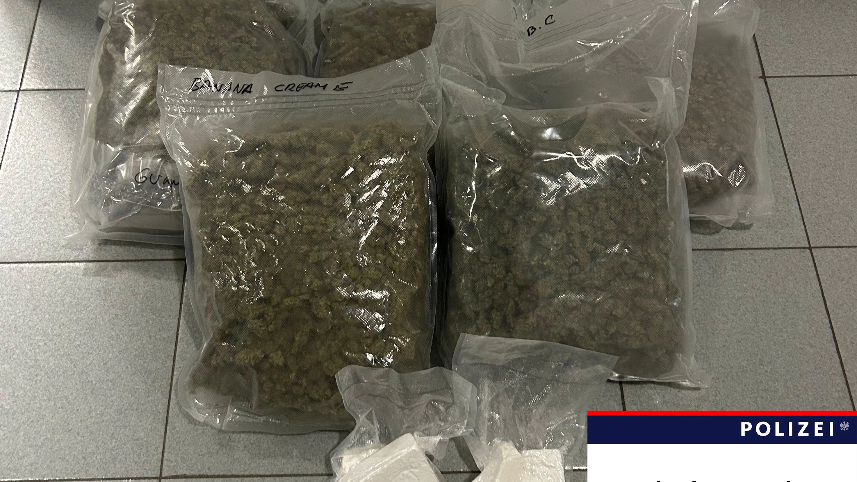 Heute.at - Kofferraum voll Drogen – Schmuggler an Grenze gefasst