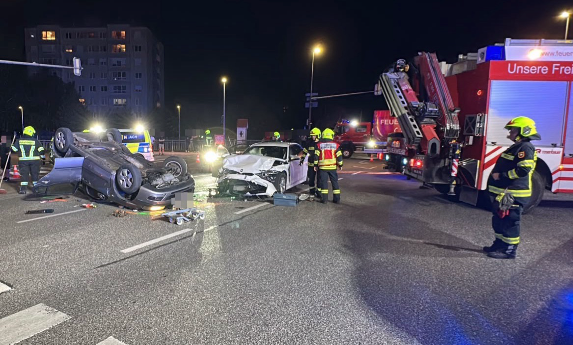 Bei dem Unfall wurden mehrere Personen verletzt.