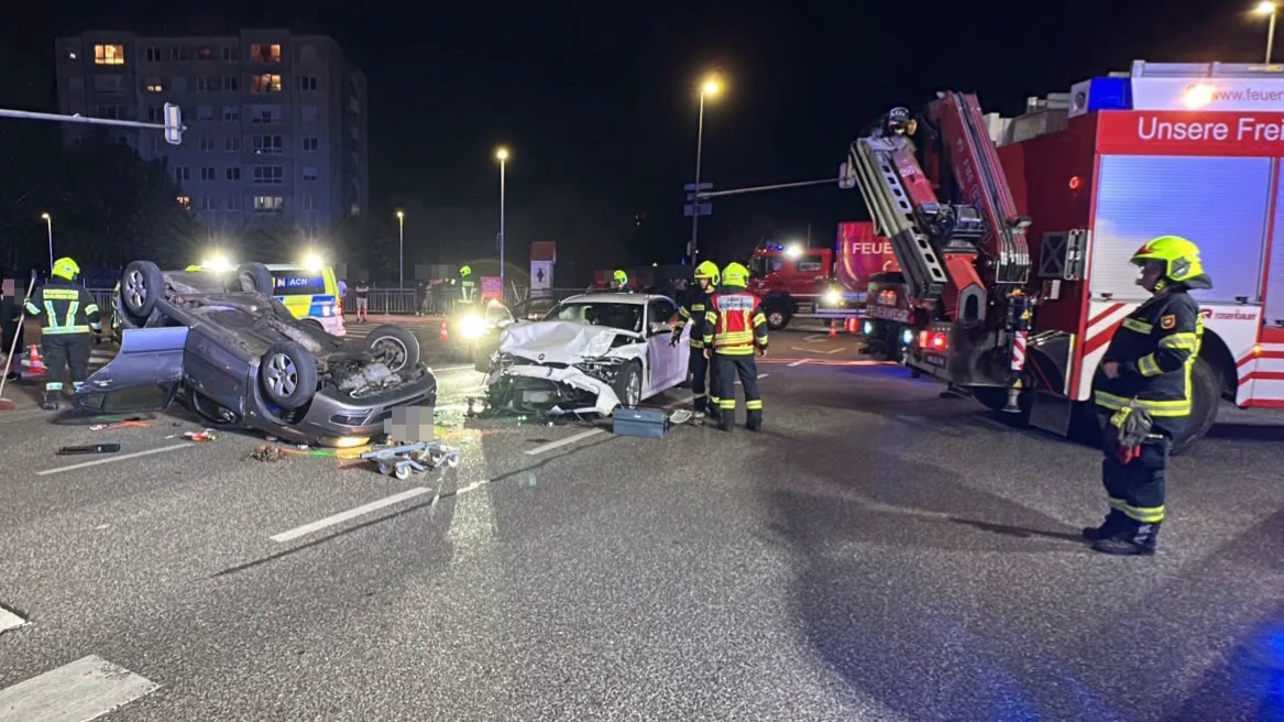 Bei dem Unfall wurden mehrere Personen verletzt.