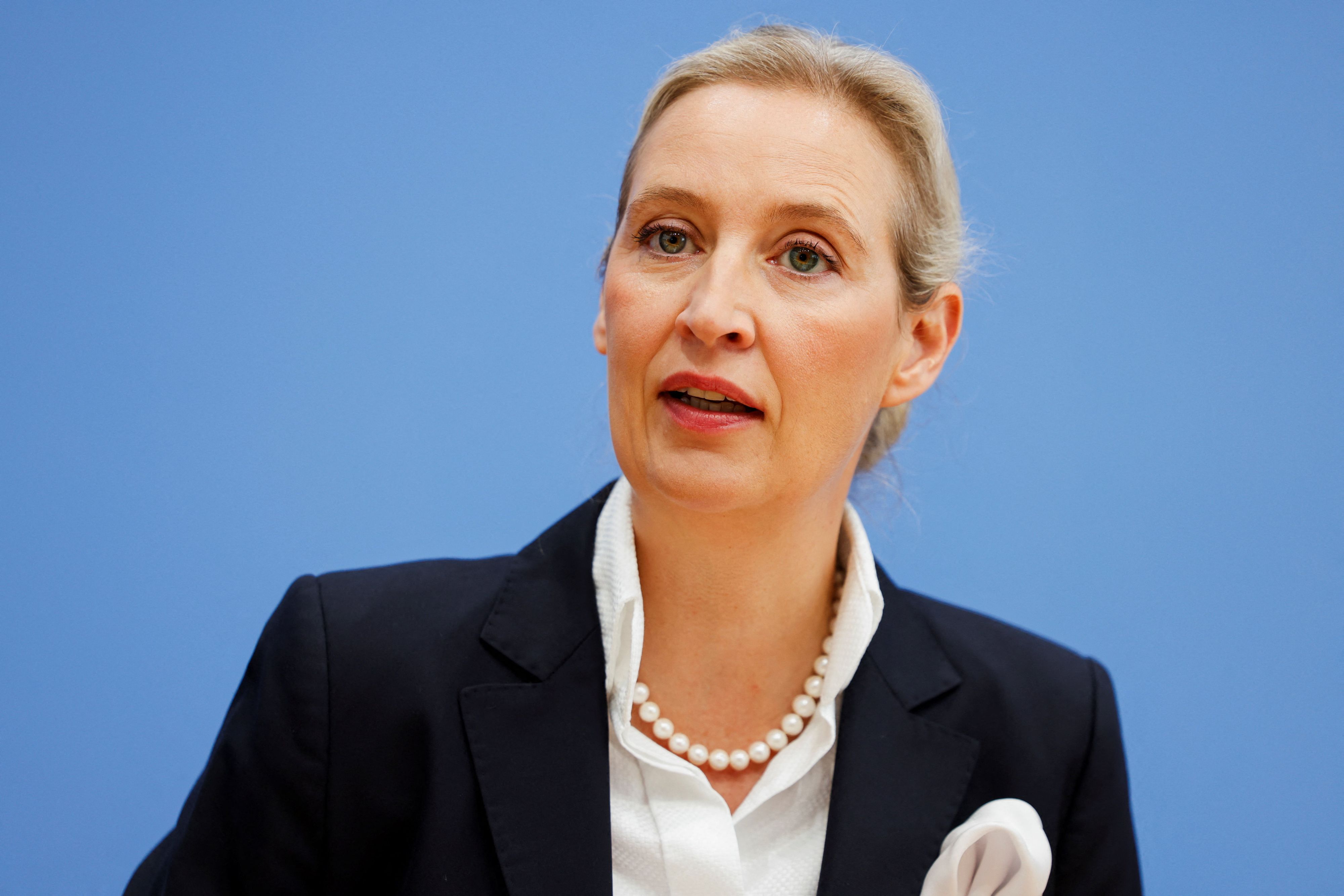 Nach dem Wahlerfolg der AfD in Mecklenburg-Vorpommern sorgt Parteichefin Alice Weidel mit einer Aussage über Adolf Hitler für Wirbel.