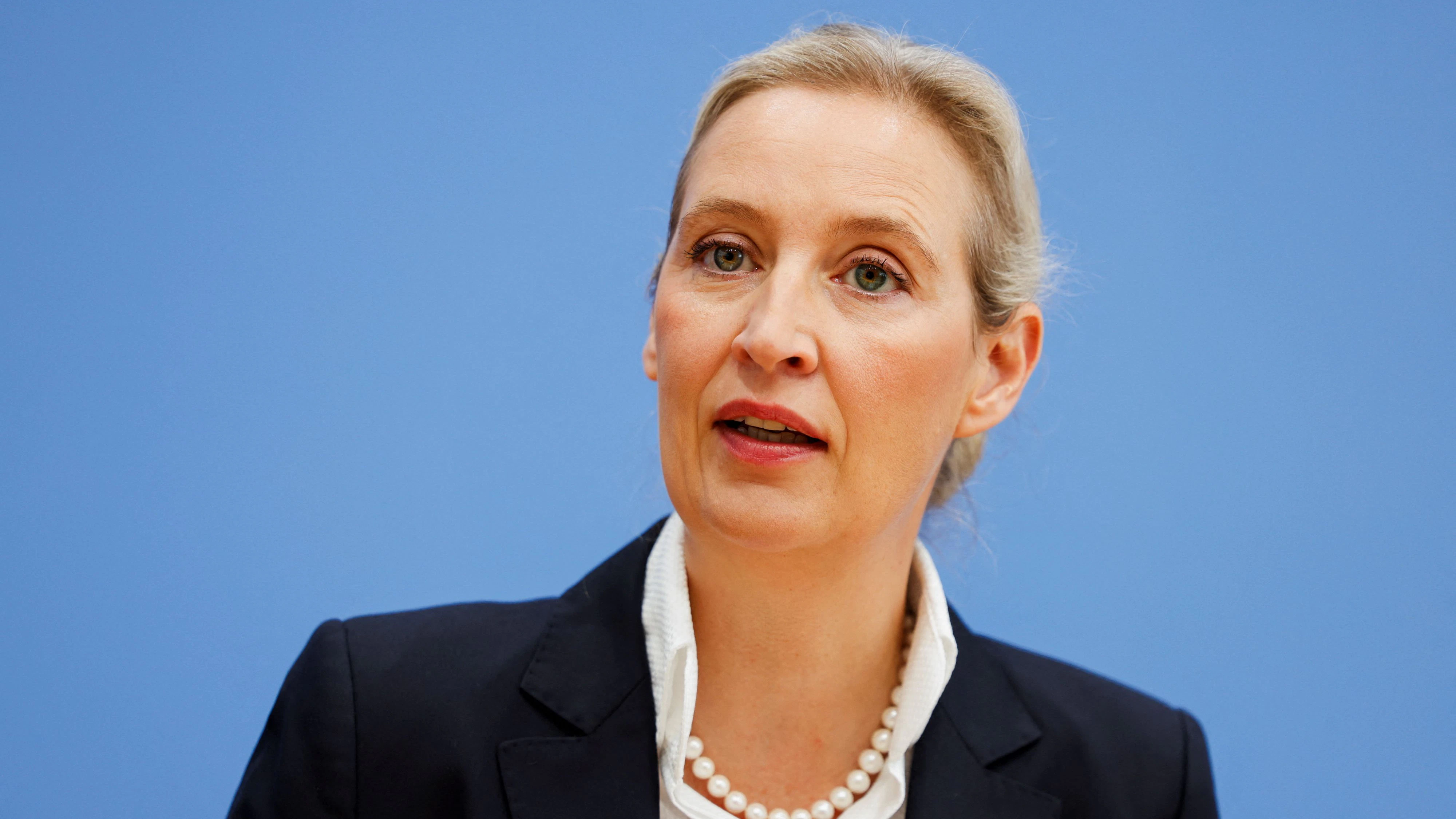Nach dem Wahlerfolg der AfD in Mecklenburg-Vorpommern sorgt Parteichefin Alice Weidel mit einer Aussage über Adolf Hitler für Wirbel.