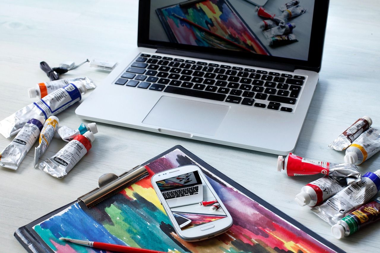 Arbeitsplatz mit Laptop