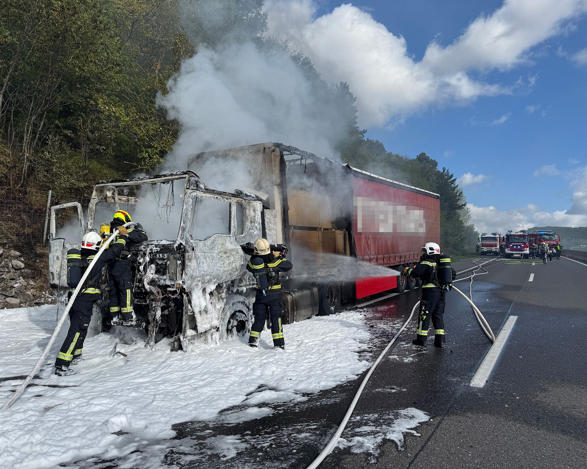 Lkw-Brand auf der A21