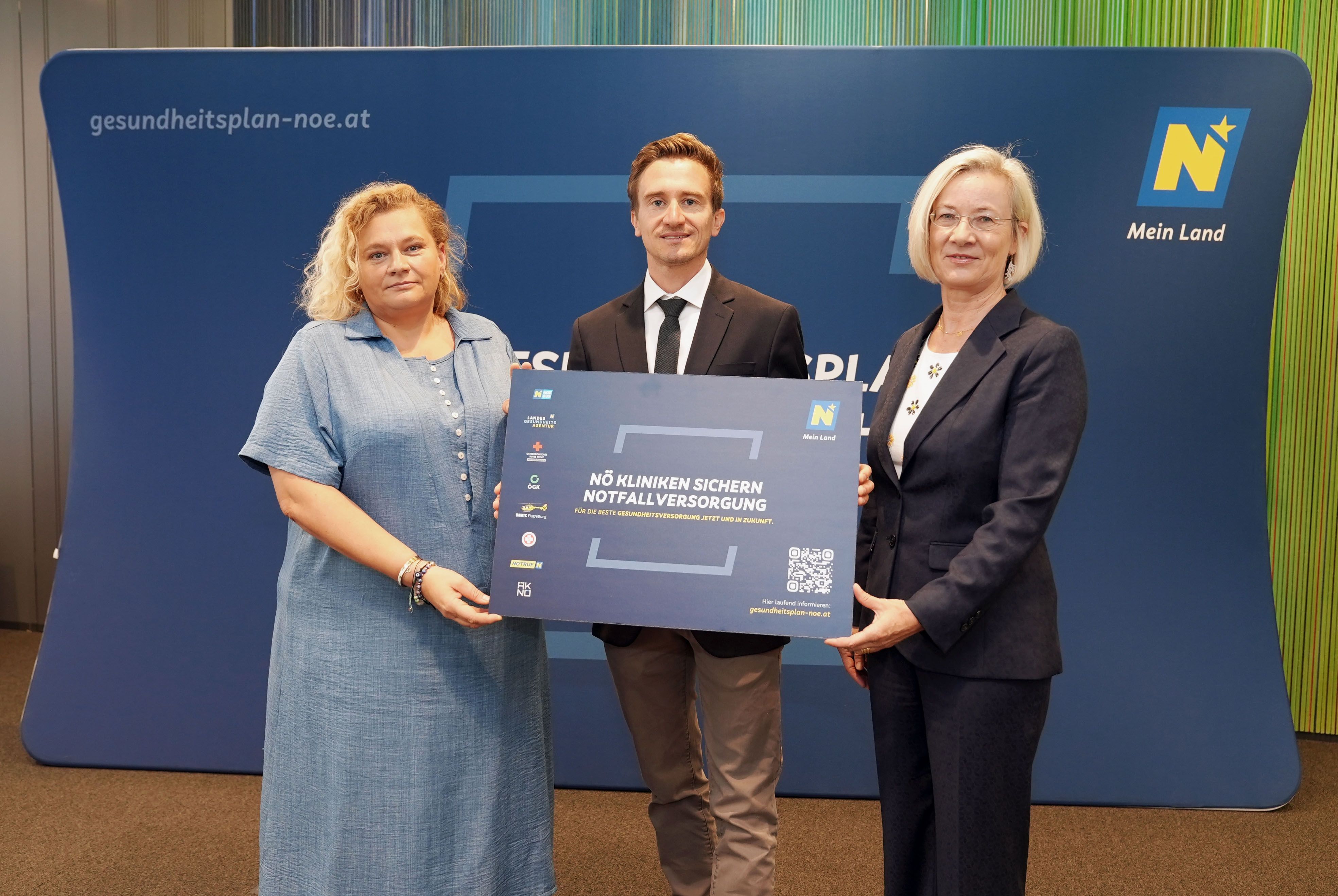 v.l.n.r.: Vorständin NÖ LGA Elisabeth Bräutigam, Primar Thomas Gattringer (Klinische Abteilung für Neurologie) und Primaria Julia Mascherbauer (Klinische Abteilung für Innere Medizin 3)