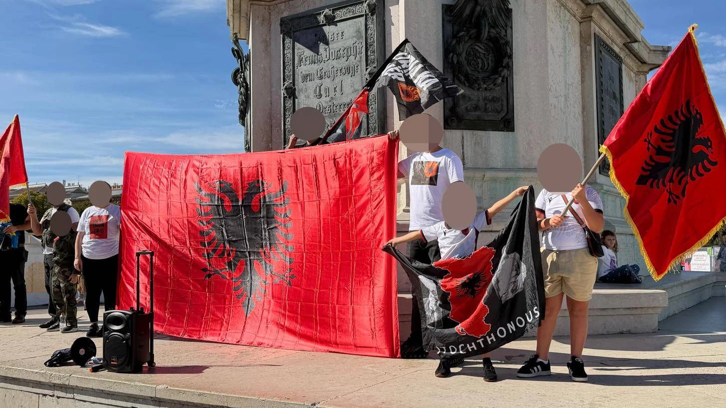 UÇK-Flaggen und „Großalbanien“-Rufe bei Demo in Wien