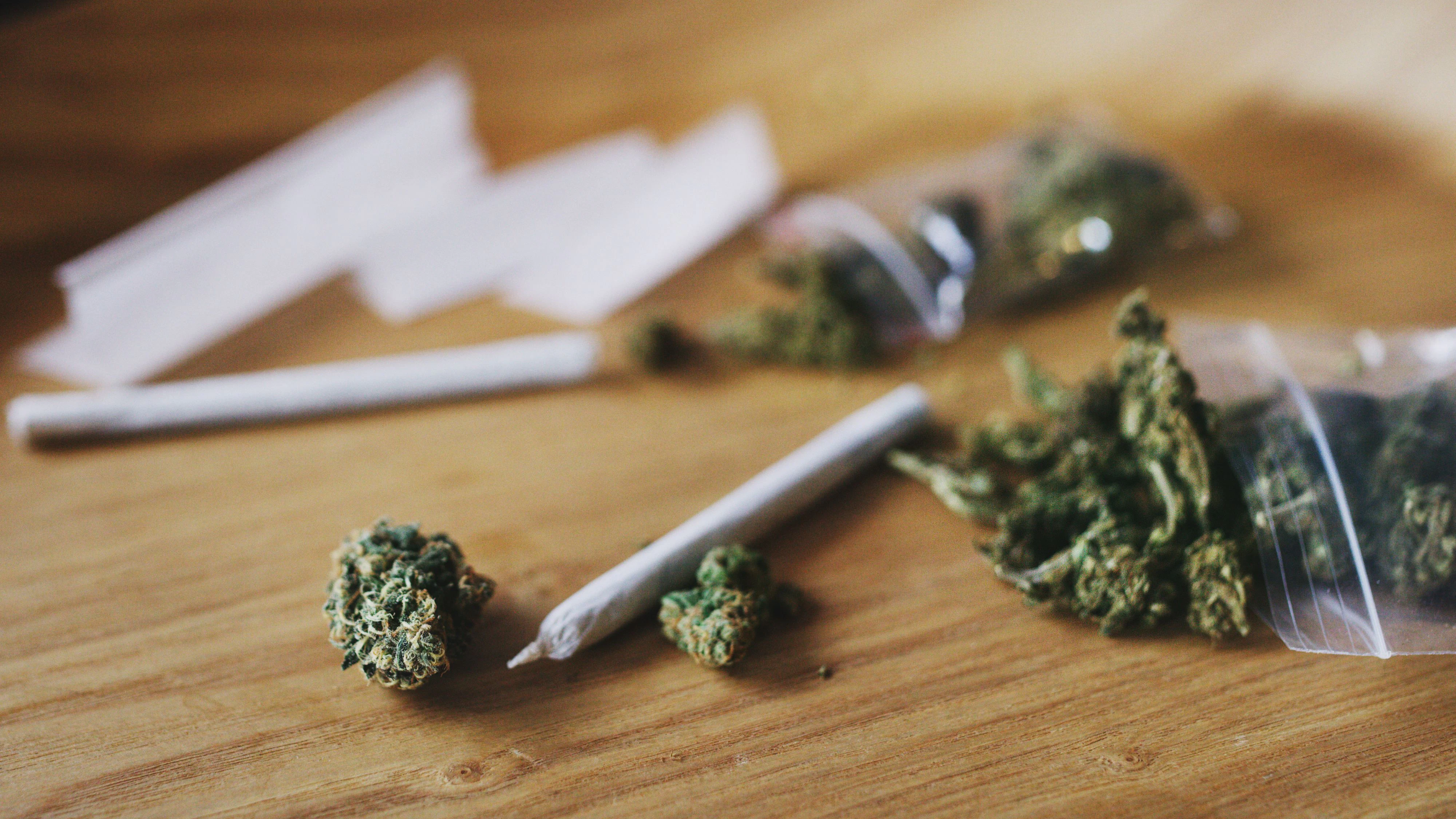 Ein 20-Jähriger wiegt sein Marihuana auf der Gemüsewaage eines Supermarkts ab. Als er den Laden nicht verlassen will, muss die Polizei anrücken.
