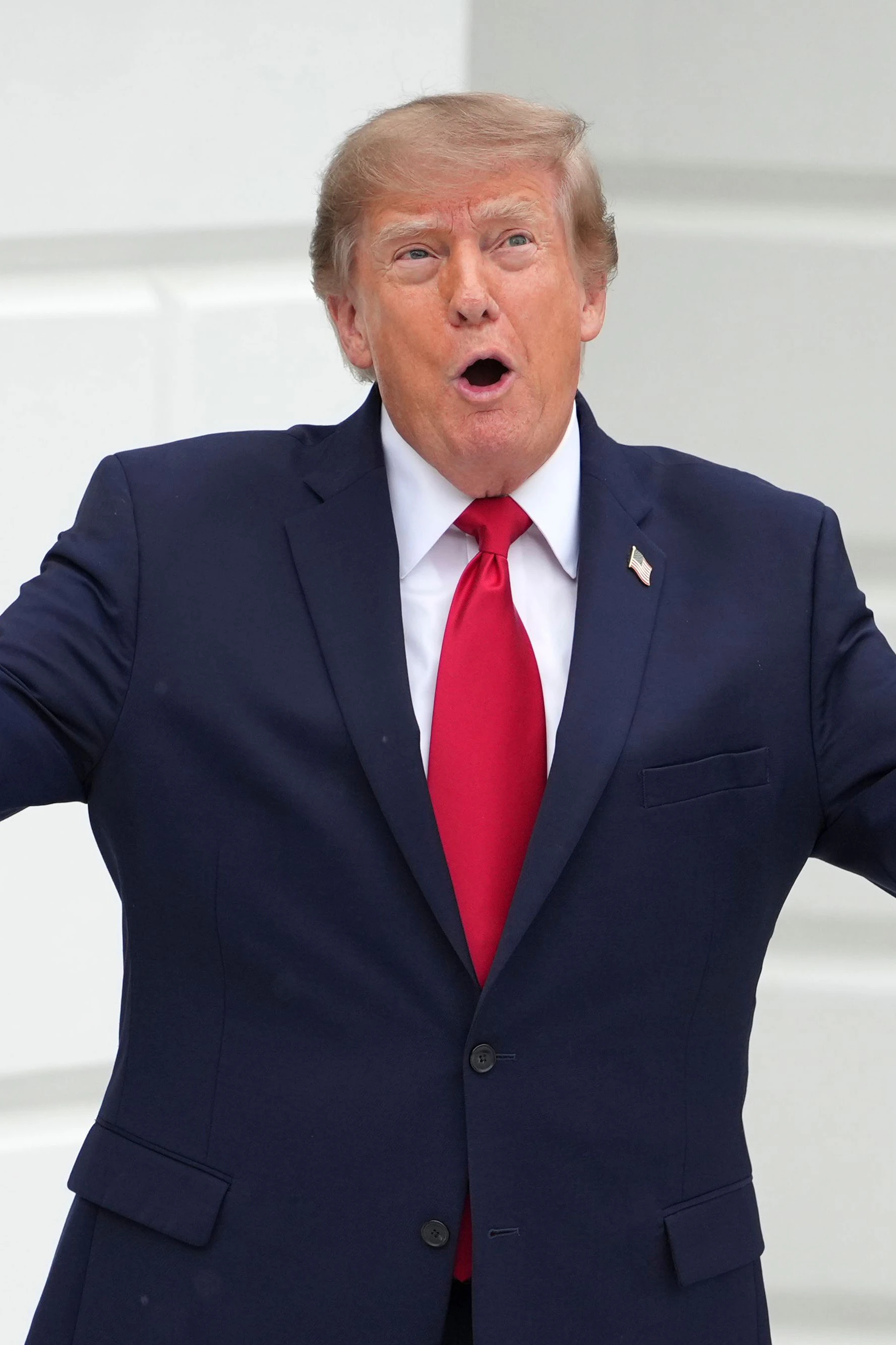 Was hat er gesagt? Die Eröffnung des neuen Helipad im Weißen Haus durch Donald Trump ging ohne – auch technische – Begleitung der großen TV-Networks über die Bühne – weswegen kaum ein Wort des Präsenten zu verstehen war