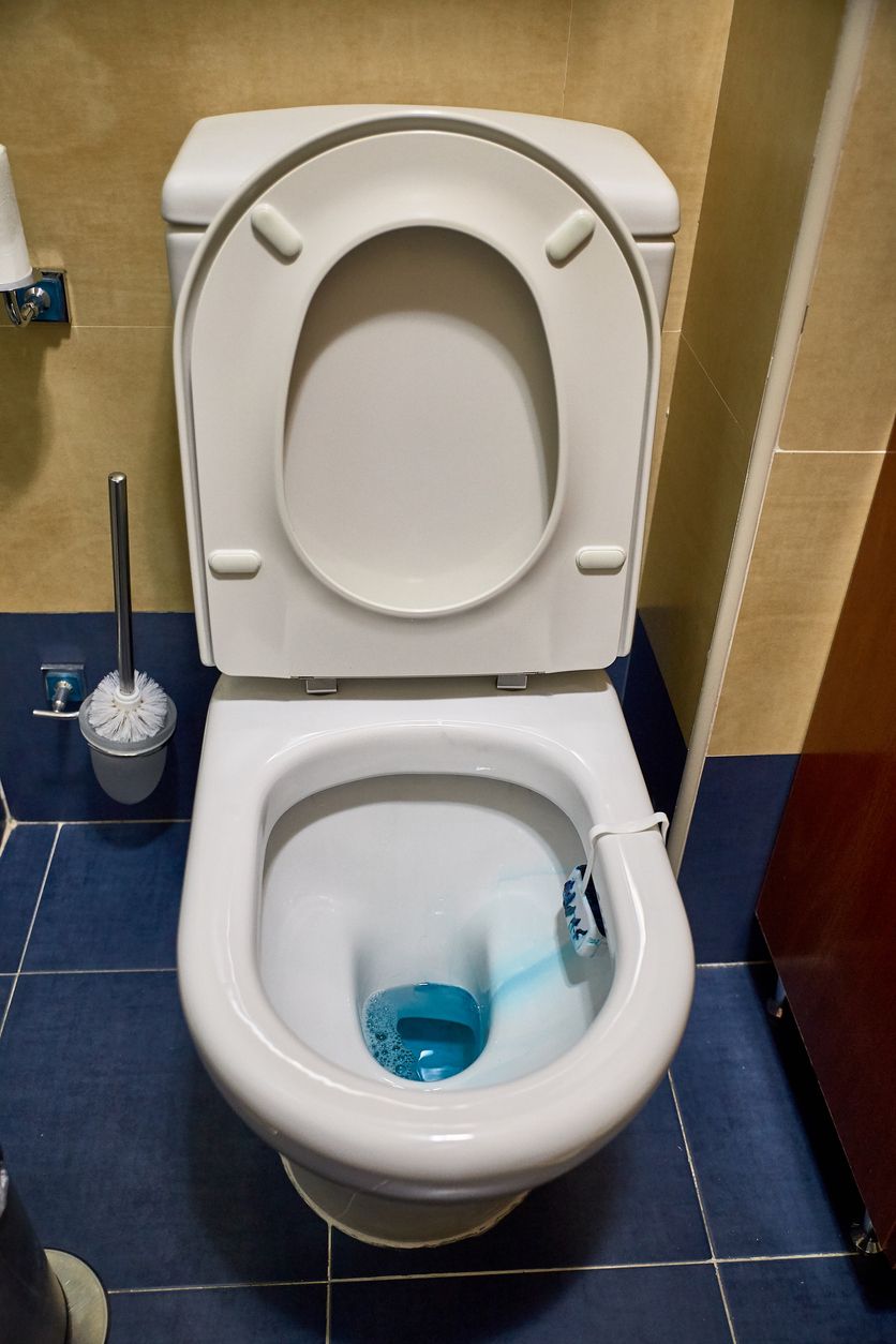 Der virale WC-Trick soll den WC-Stein unsichtbarer befestigen – ein Hersteller empfiehlt diese Methode jedoch nicht.