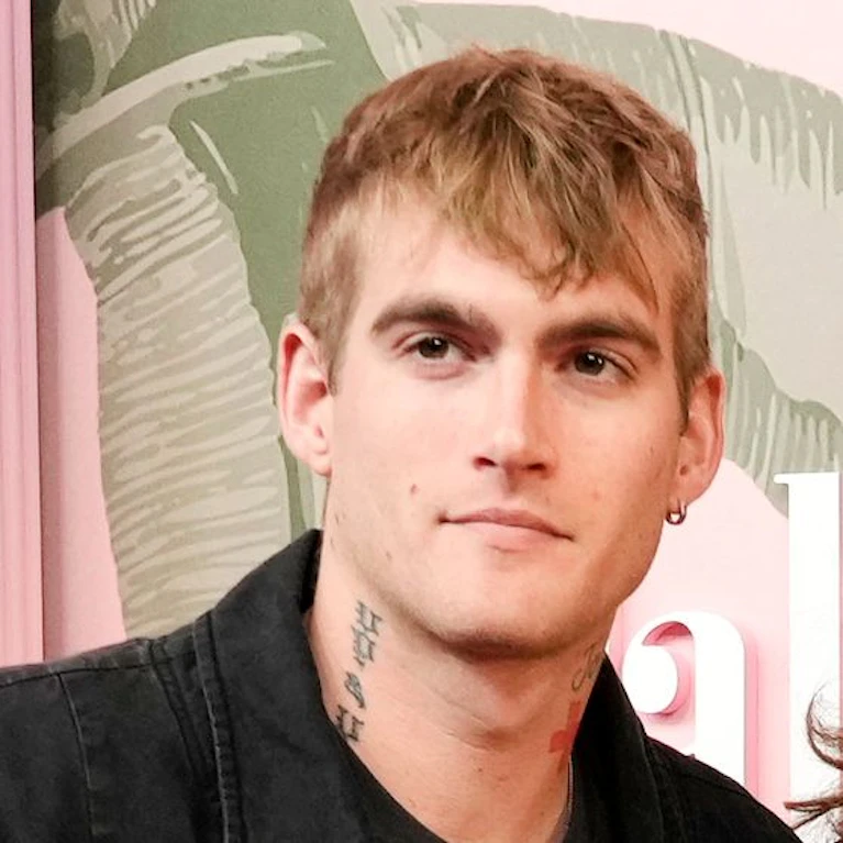 Presley Gerber soll erst in der Nacht auf Sonntag in jener Luxus-Reha-Einrichtung angekommen sein, in der er nur Stunden später starb. Die Polizei ermittelt wegen des Verdachts auf eine Überdosis. Der Sohn von Cindy Crawford hatte eine jahrelange Sucht-Historie.
