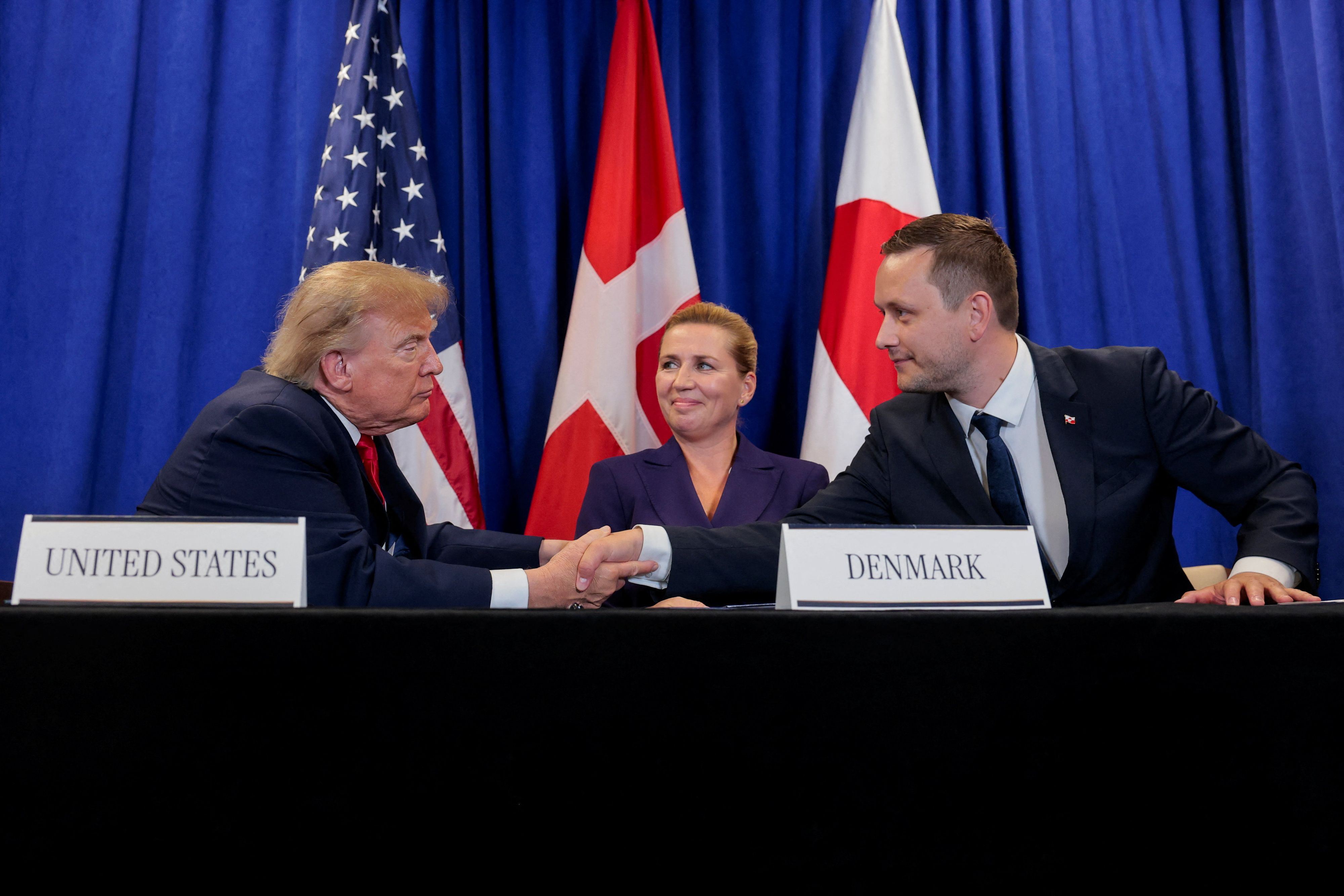 Donald Trump, die dänische Ministerpräsidentin Mette Frederiksen und Grönlands Regierungschef Jens-Frederik Nielsen haben ein neues Sicherheitsabkommen unterzeichnet.