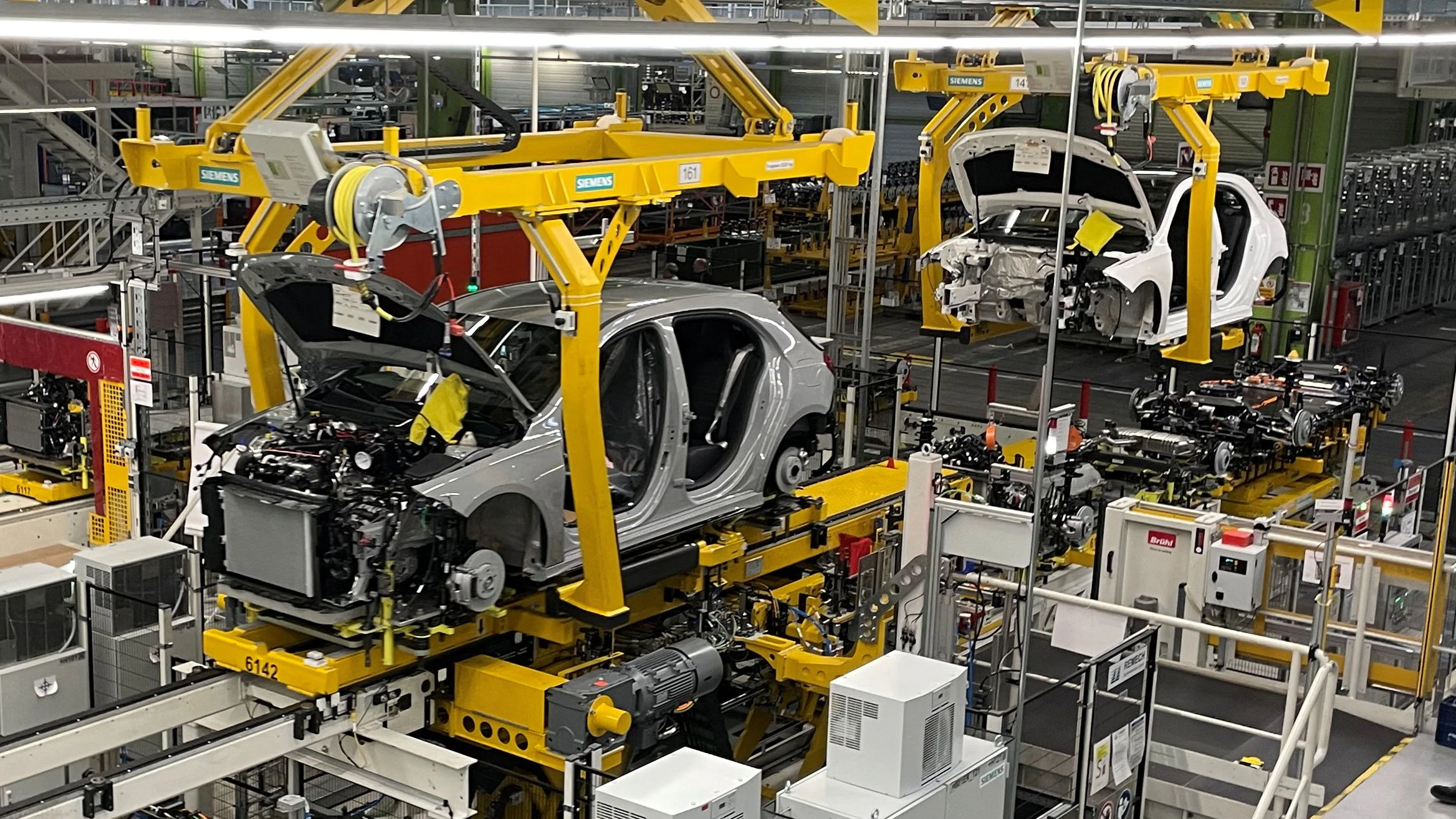 A general view of a production line of German car manufacturer Mercedes-Benz at a factory, in Rastatt, Germany, June 4, 2025.  REUTERS/Christoph Steitz