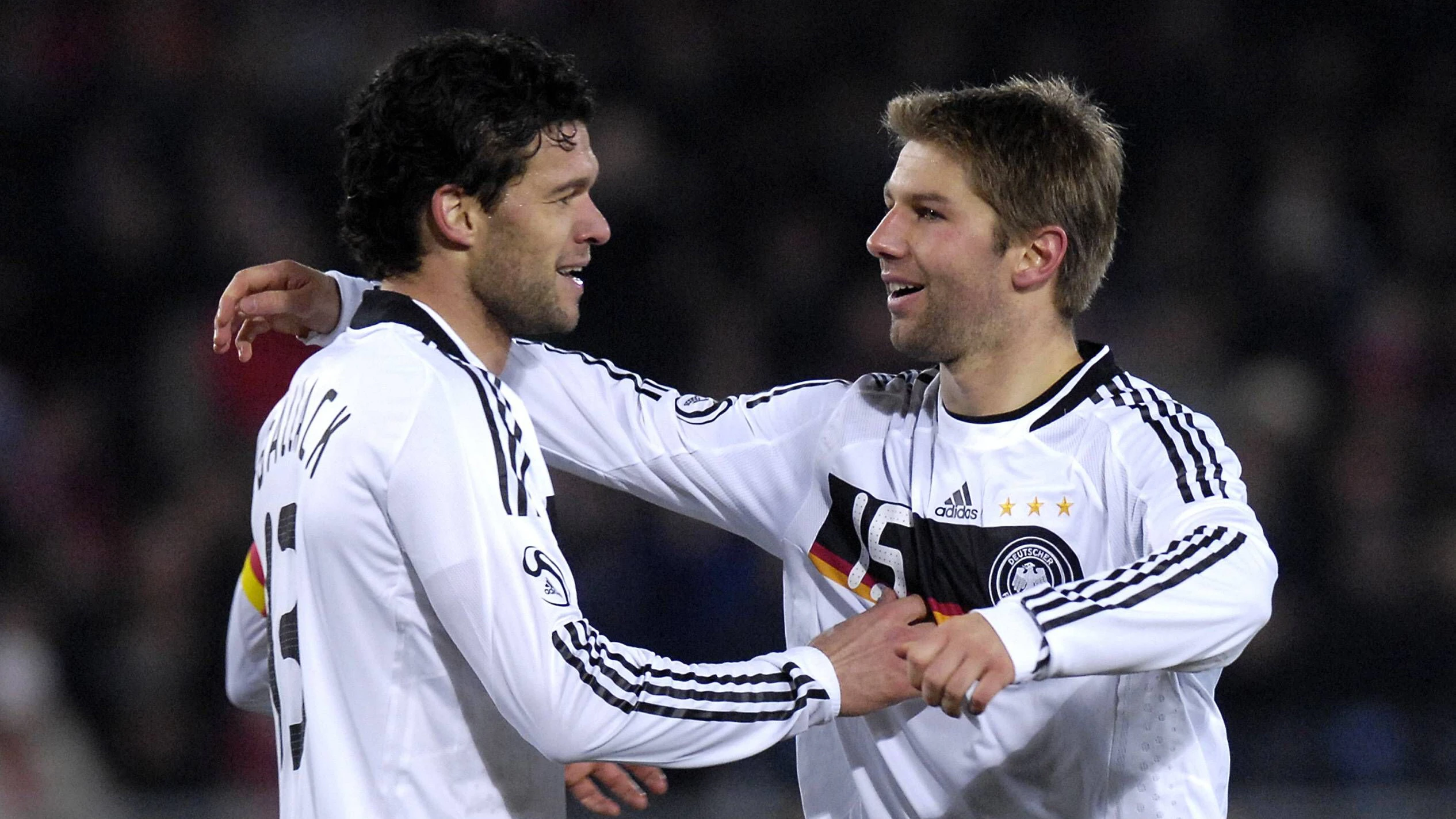 HITZLSPERGER Thomas DFB Jubel um Torschützen Hitzlsperger mit Ballack Michael Fussball Länderspiel Österreich-Deutschland in Wien Fussball Jubel PUBLICATIONxINxGERxSUIxAUTxHUNxSWExNORxDENxFINxONLY  Hitzlsperger Thomas DFB cheering to Scorer Hitzlsperger with Ballack Michael Football international match Austria Germany in Vienna Football cheering