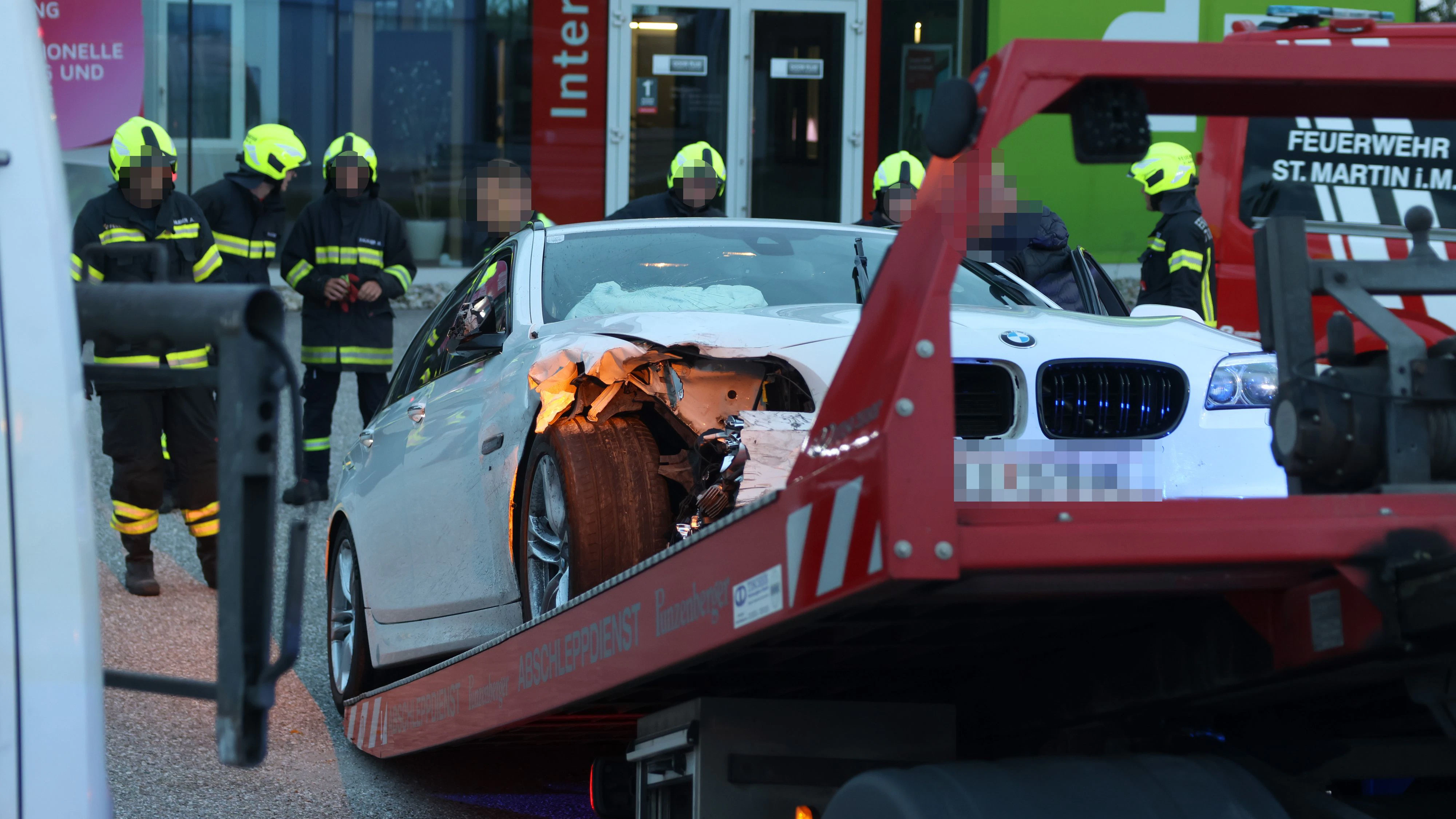 Beide Lenker wurden bei dem Crash verletzt.