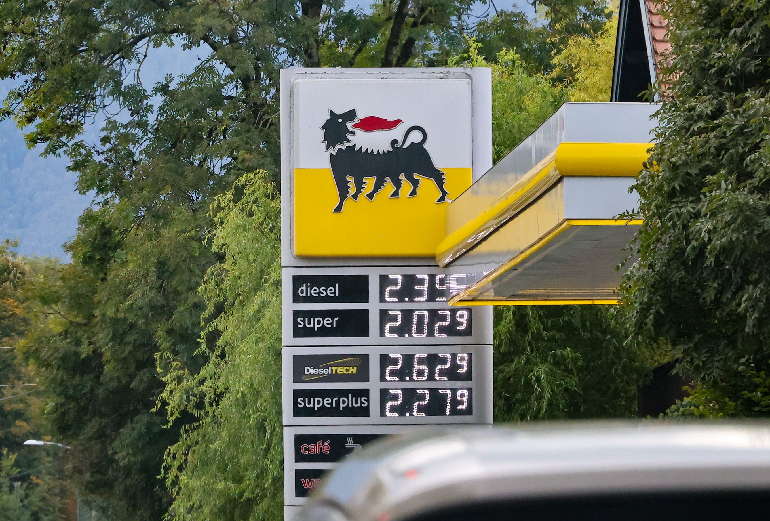 Bei dieser Tankstelle wurde die Zwei-Euro-Marke bei Superbenzin geknackt.