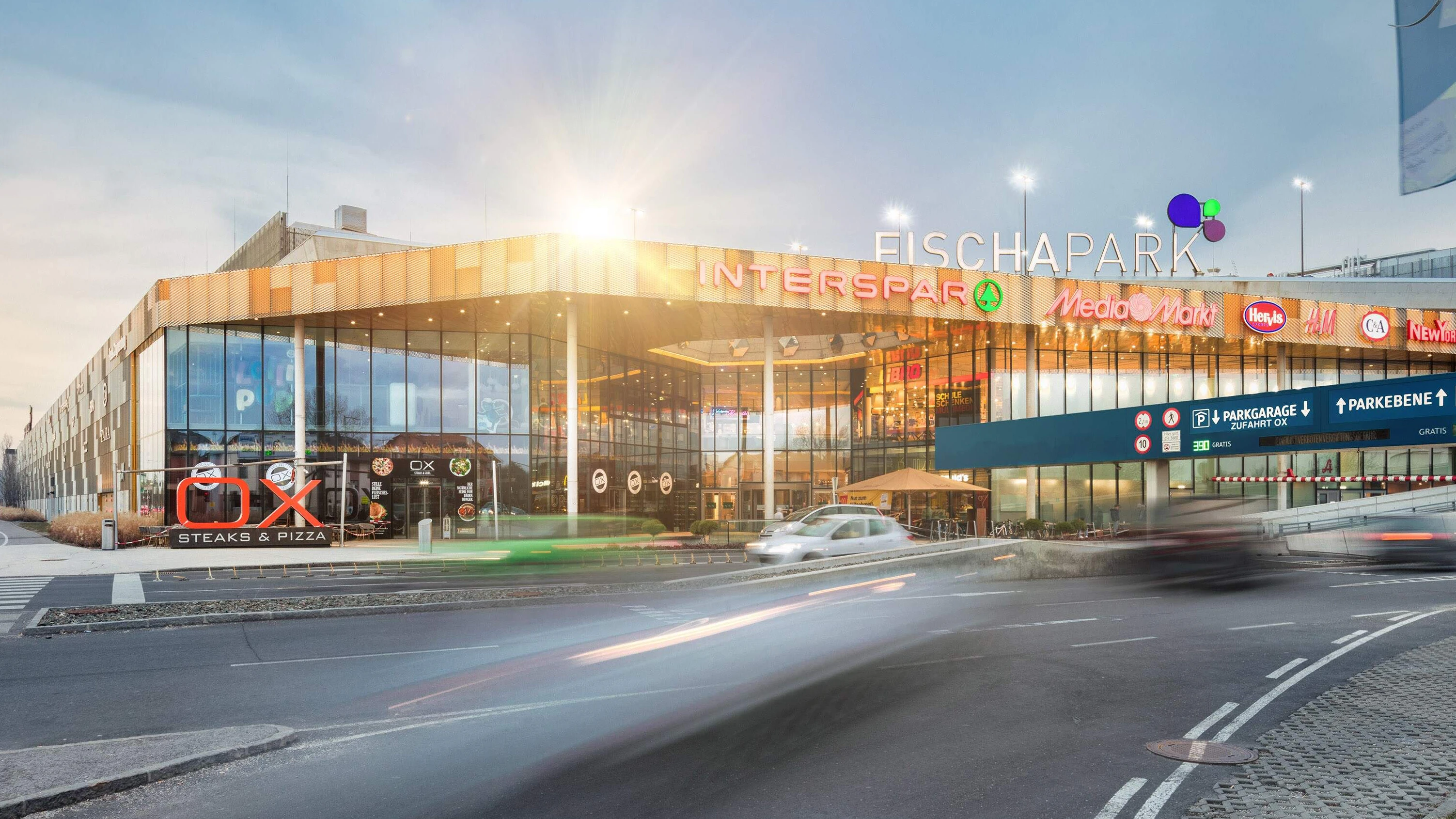 Seit 1996 hat sich das Shopping-Center kontinuierlich weiterentwickelt und ist heute ein beliebter Treffpunkt in Wiener Neustadt.