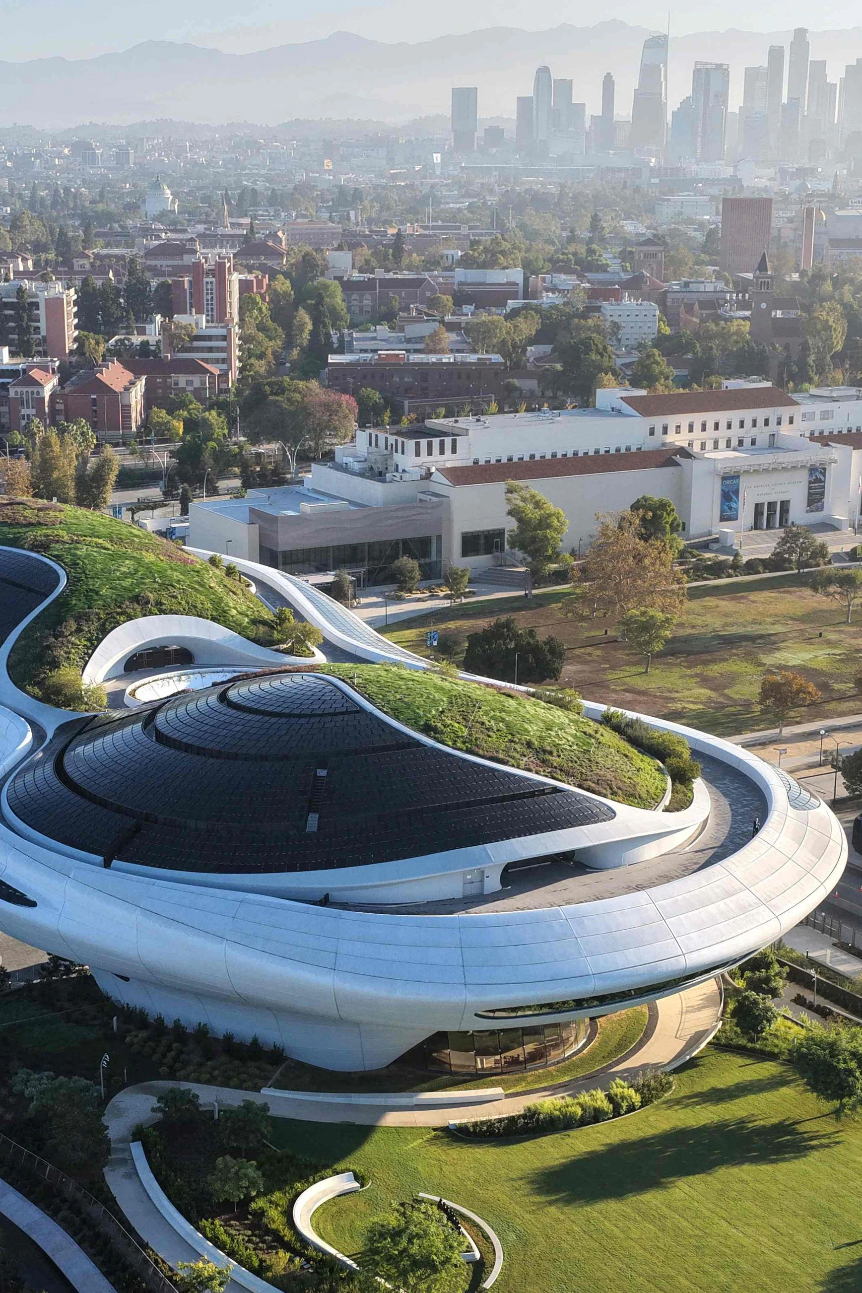 Sieht aus wie ein gestrandetes Raumschiff: das neue George Lucas Museum in Los Angeles