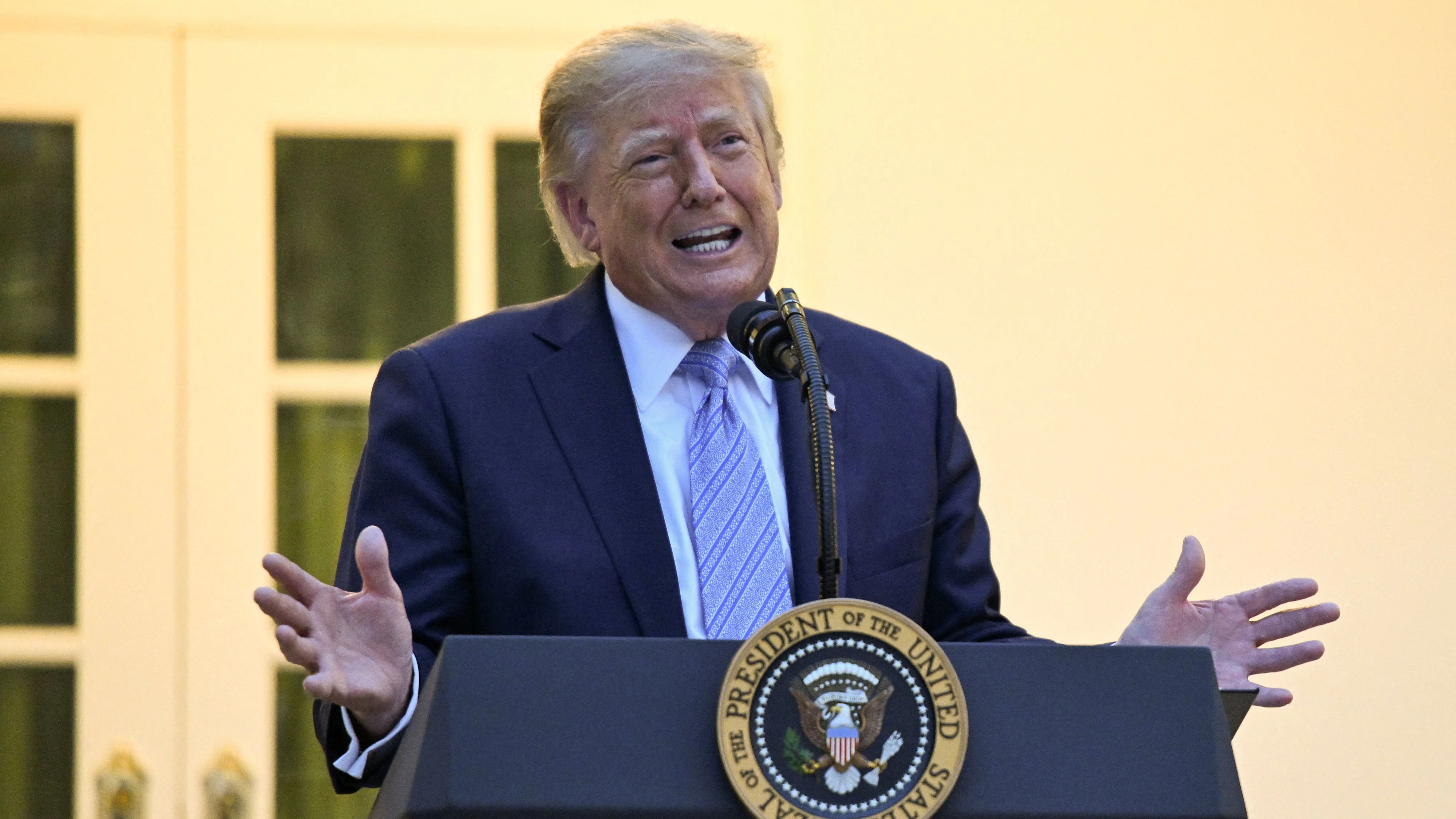 US President Donald Trump speaks as he hosts a dinner at the White House in Washington, D.C., US, September 17, 2026. REUTERS/Annabelle Gordon 