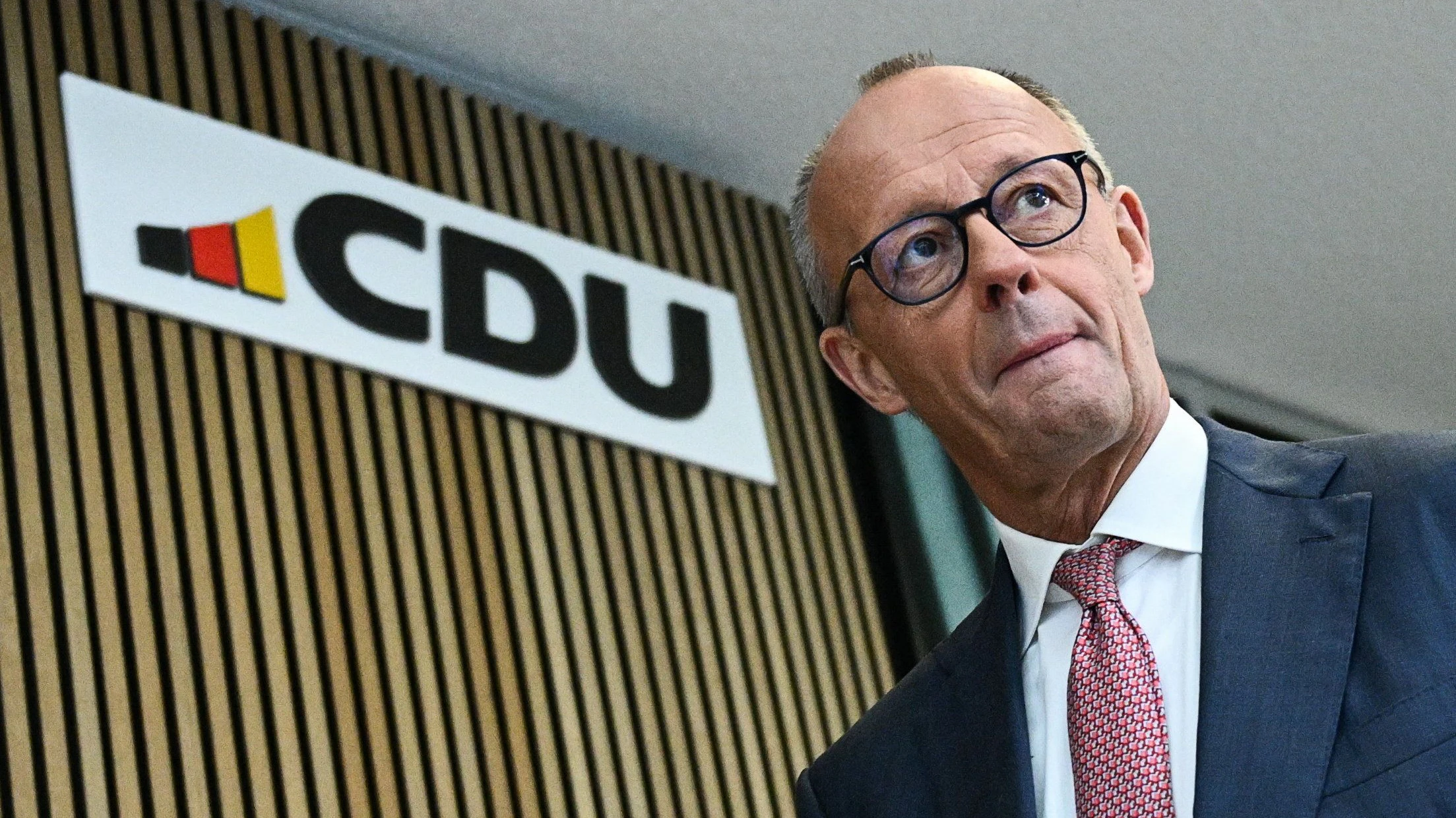 Trotz aller Kritik und Schlappen sitzt Friedrich Merz immer noch fest im Sattel der CDU – auch weil es keine namhaften Herausforderer gibt.