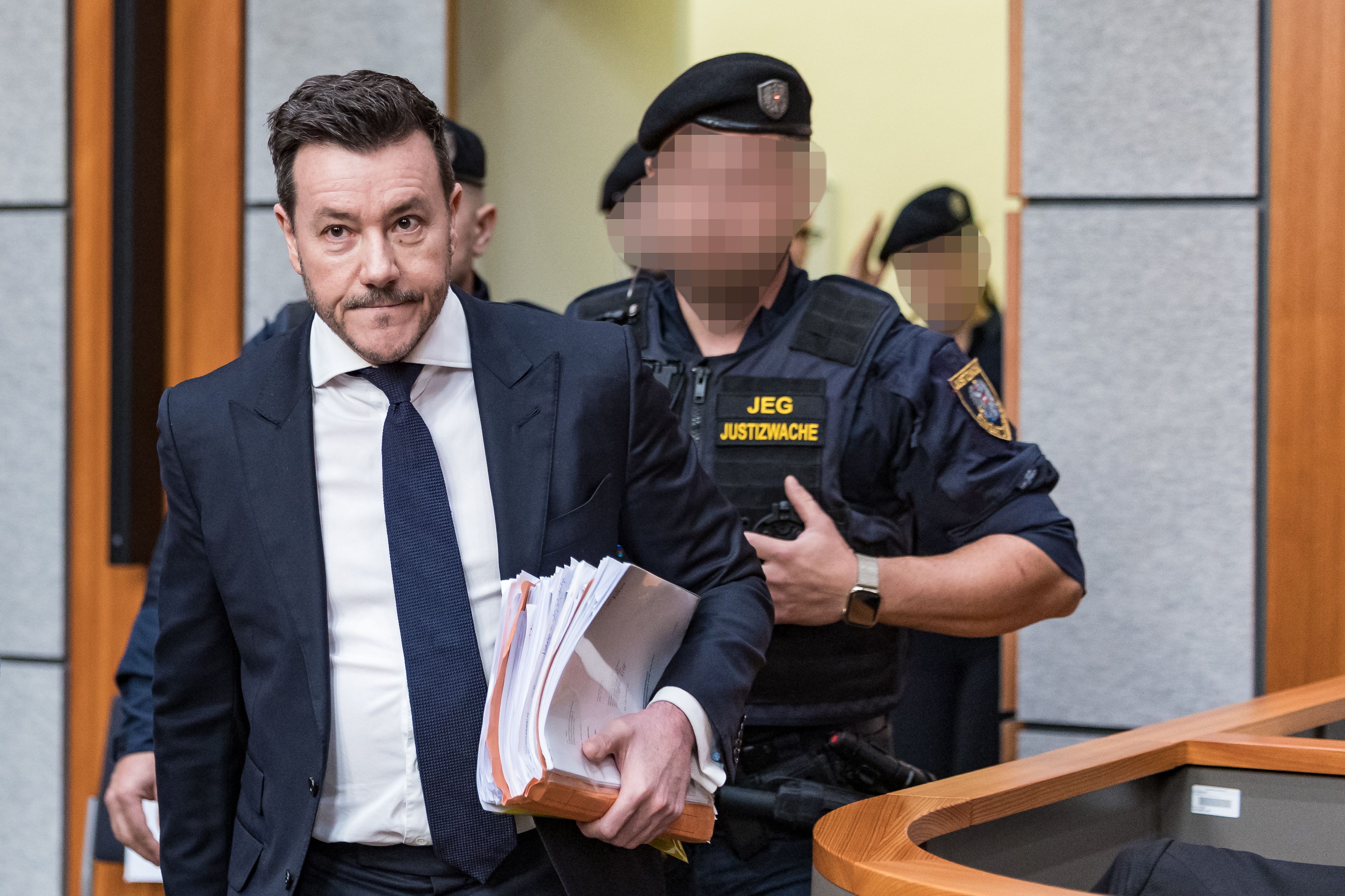 Heute.at - Benko brach sein Schweigen – jetzt ist das Urteil da