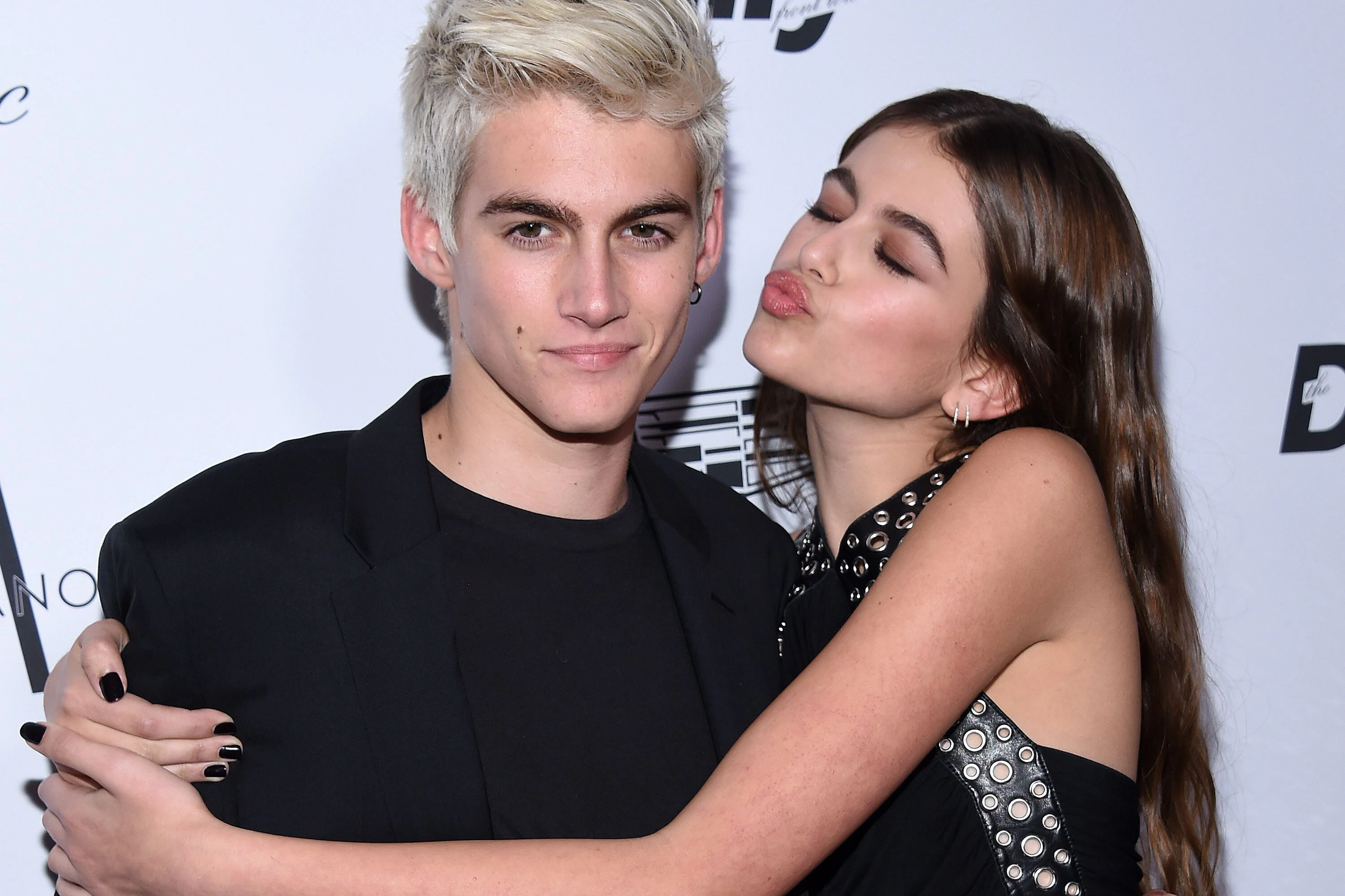 Standen sich zeitlebens sehr nahe: Presley und seine um zwei Jahre jüngere Schwester Kaia Gerber bei einer Modenschau im Jahr 2016