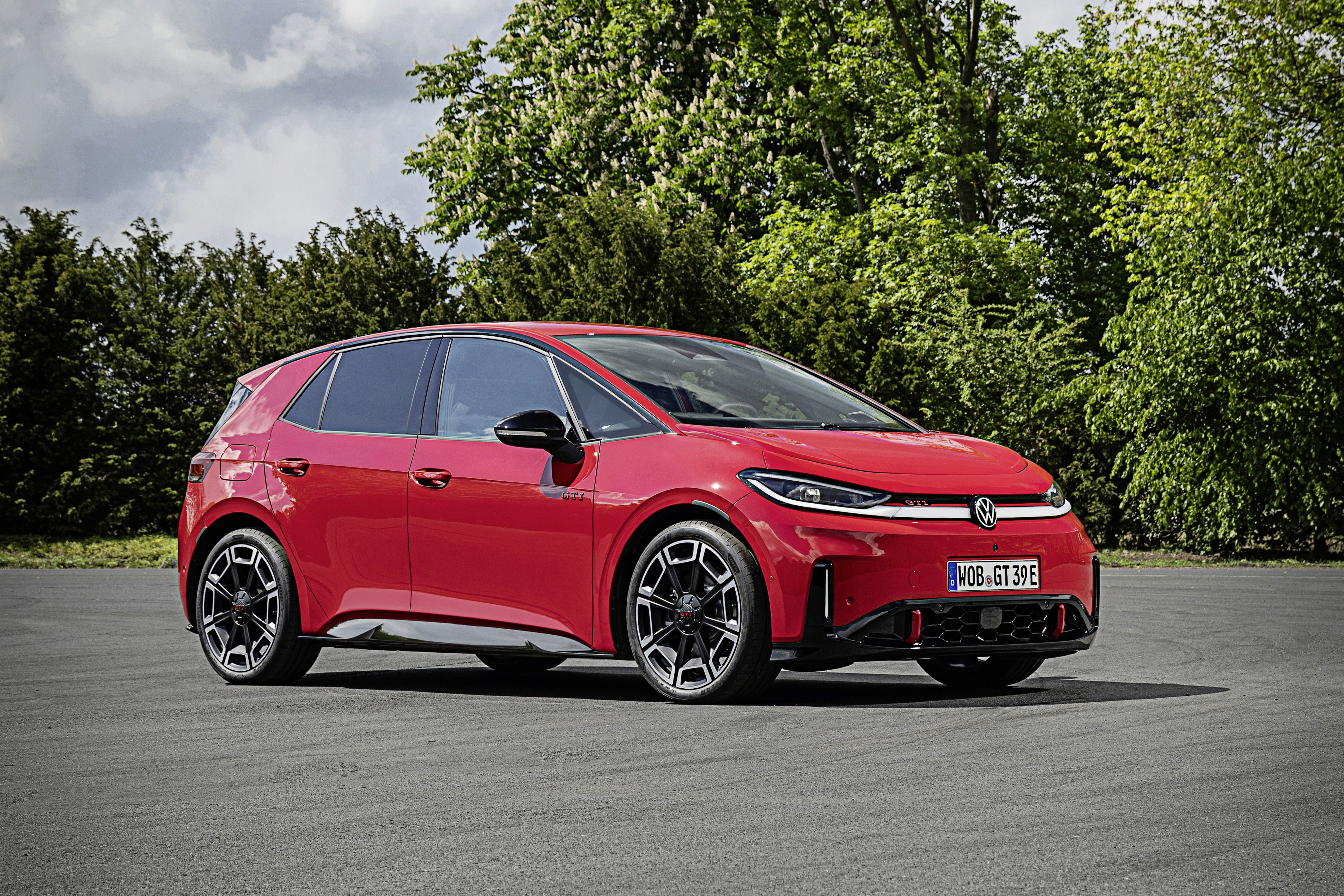 Zum 50. Geburtstag der GTI-Geschichte zeigt Volkswagen erstmals den neuen Volkswagen ID.3 GTI. 