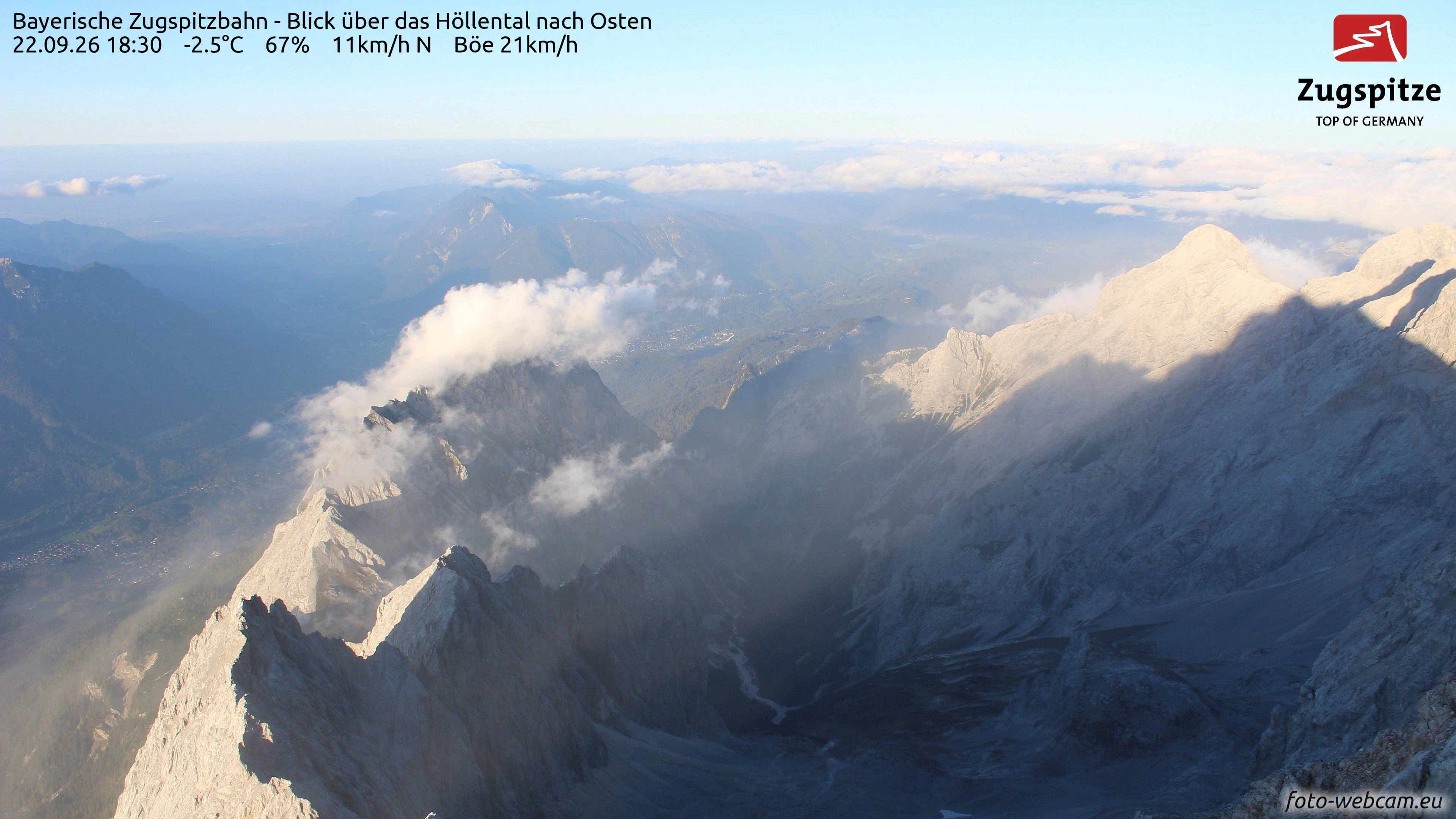 Am höchsten Punkt Deutschlands, der Zugspitze, ist es zu einem massiven Felssturz gekommen. Über mehrere Stunden hinweg lösten sich immer wieder Gesteinsbrocken. Wo genau der Abbruch passierte, ist derzeit noch nicht geklärt.