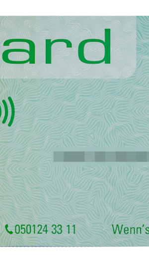 E-Card Foto-Panne in Wien: Mann erhält Karte mit Bild einer fremden Frau. Sozialversicherung korrigiert Fehler, Leistungen bleiben gesichert.