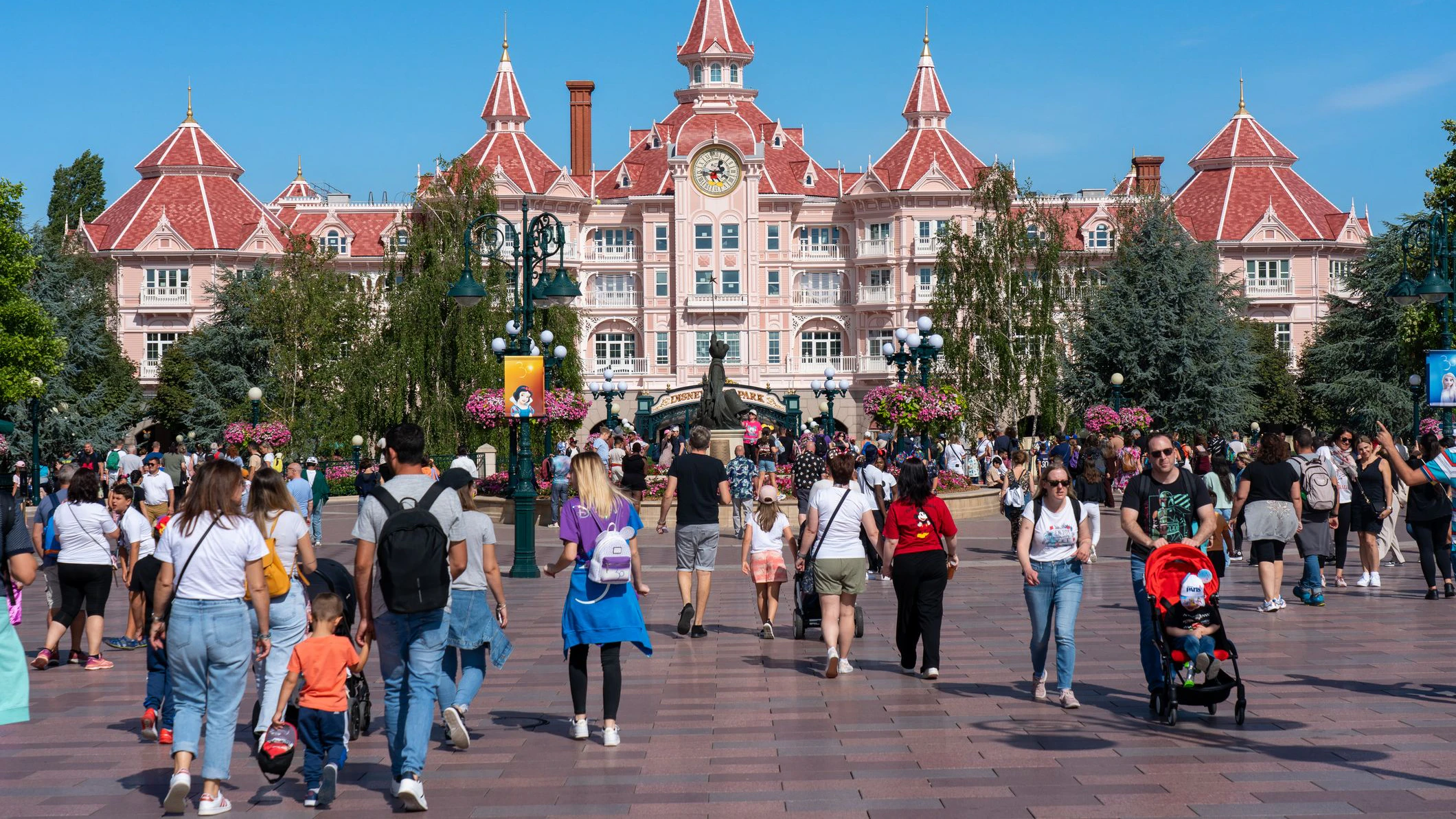 Heute.at - Großfamilien-Kinder mussten im Disneyland stehlen gehen