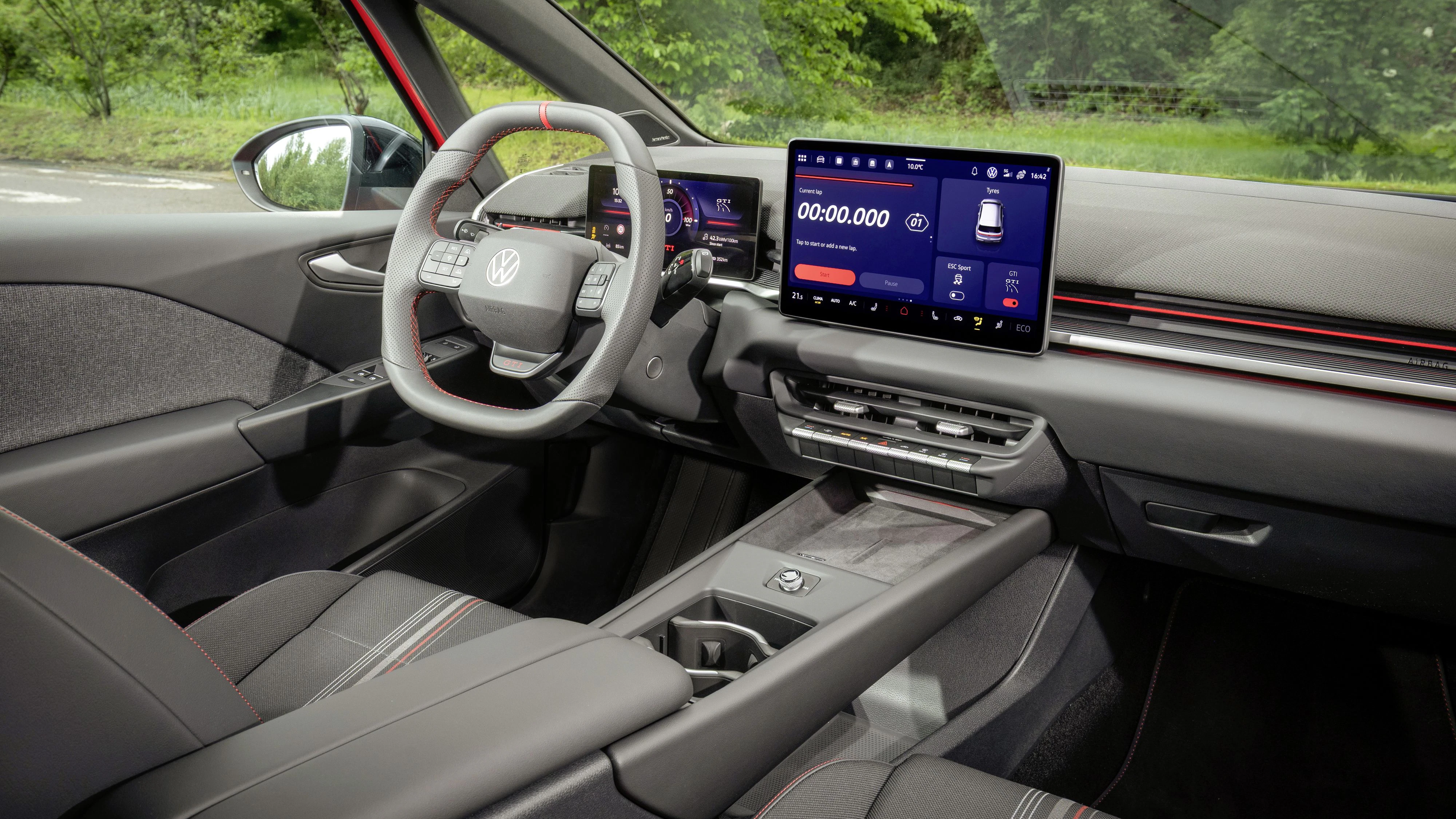Zum 50. Geburtstag der GTI-Geschichte zeigt Volkswagen erstmals den neuen Volkswagen ID.3 GTI. 