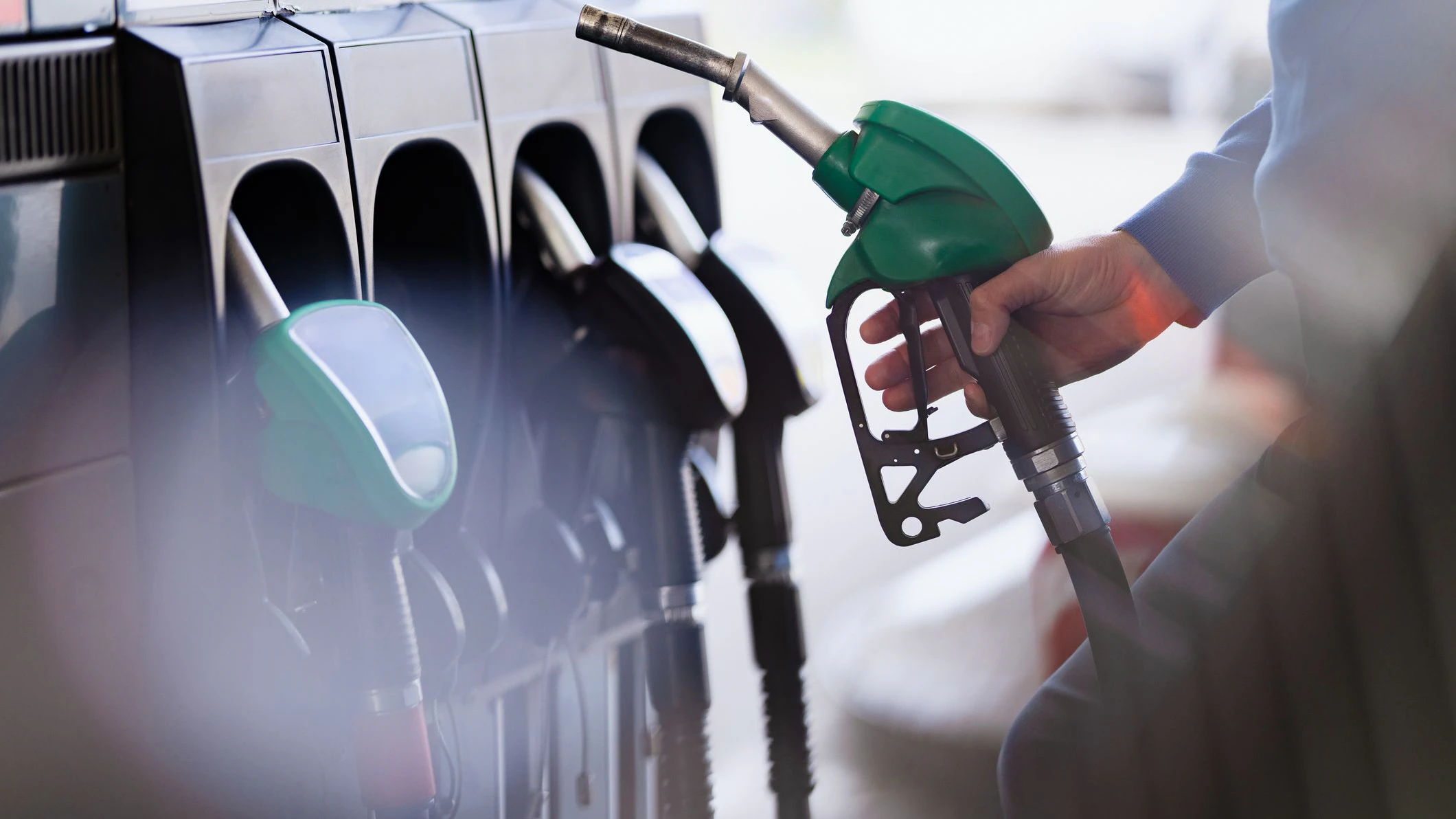 Künftig sollen Autofahrer 12,2 Cent pro liter sparen.