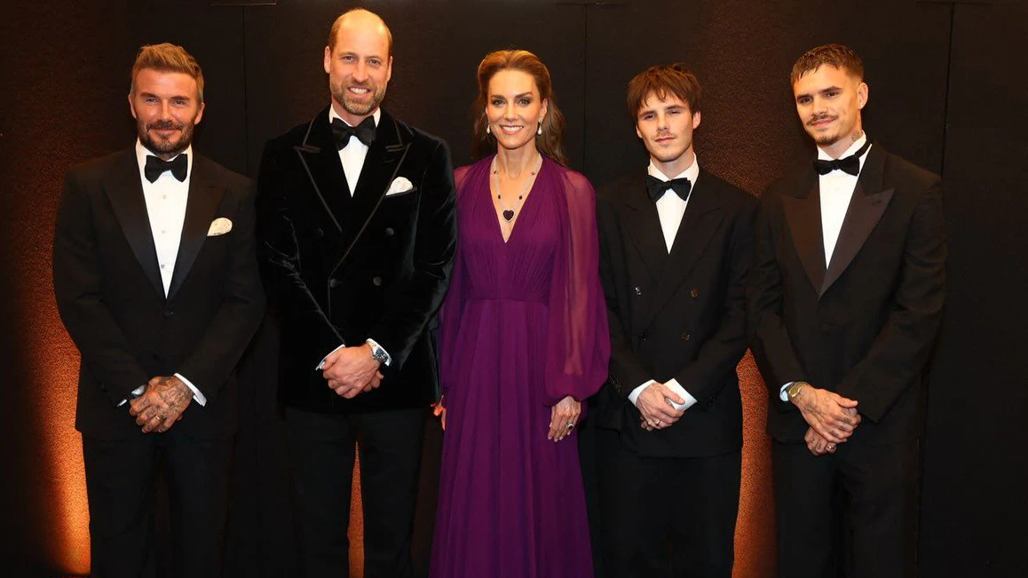 David Beckham kam mit Romeo und Cruz zur "Digger"-Premiere und traf dort Prinz William und Prinzessin Kate.