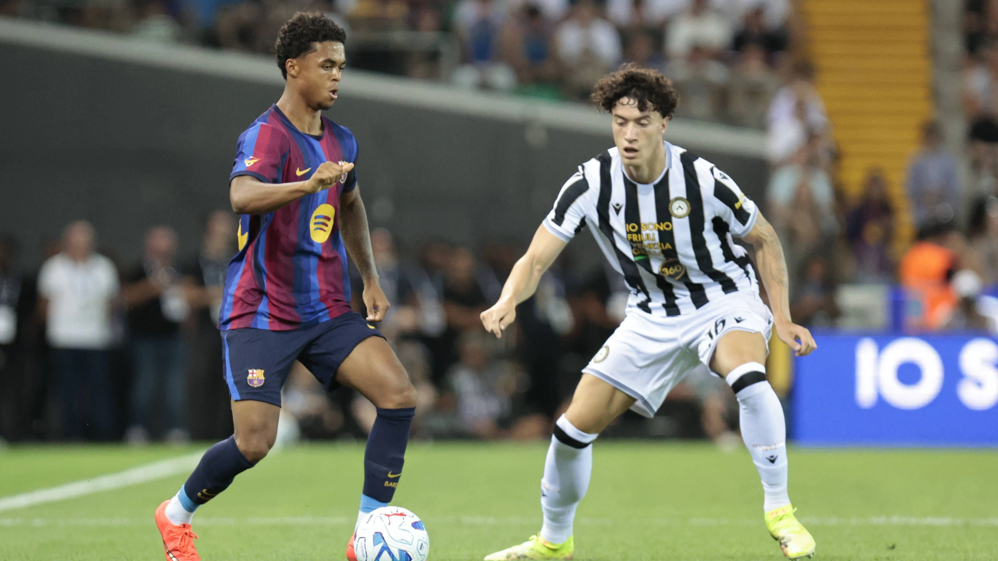 Udinese Calcio v Nottingham Forest Football Club - FVG Cup 2026 Shane Kluivert of Barcelona in action against Matteo Palma of Udinese during the FVG Cup match between Udinese Calcio and Nottingham Forest Football Club at the Bluenergy Stadium in Udine, Italy, on august 08, 2026. Udine Italy Italy PUBLICATIONxNOTxINxFRA Copyright: xMattiaxRadonix originalFilename:radoni-udinesec260808_npM6h.jpg