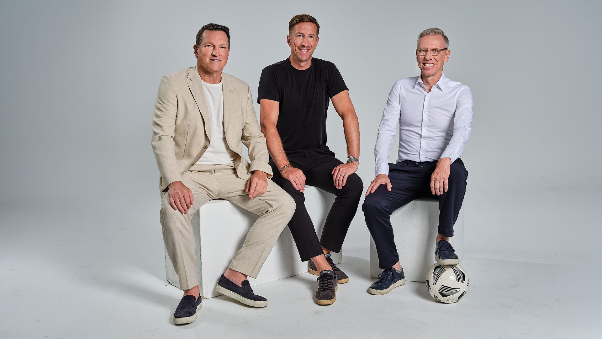 Heute.at - Herzog singt, Janko kontert – beim Fußball wird’s ernst