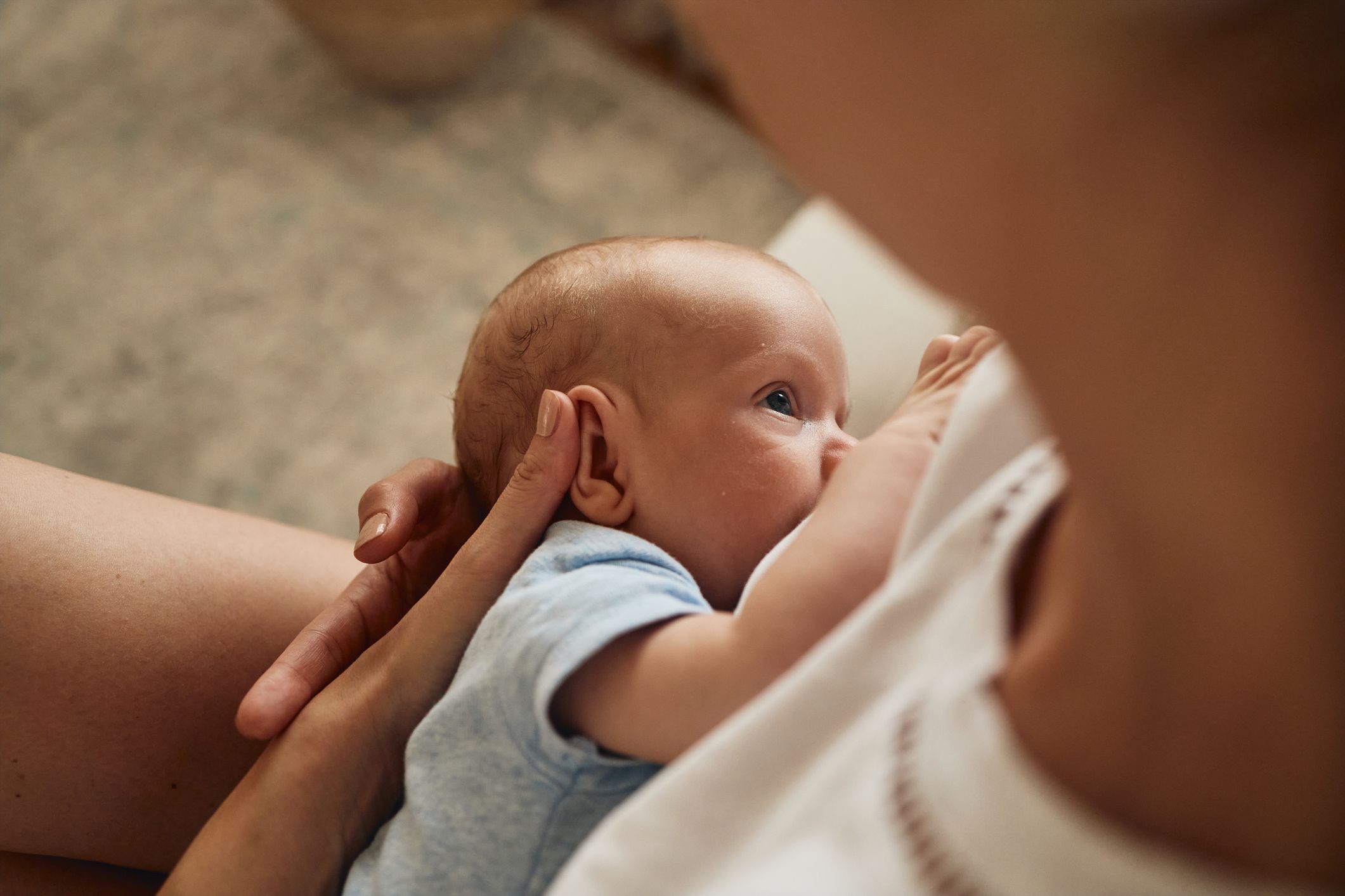 Weil sie ihr Baby stillte, wurde eine Mutter angefeindet.