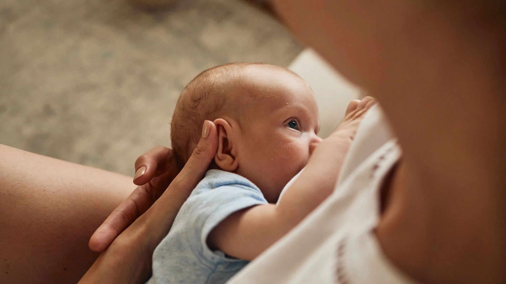Weil sie ihr Baby stillte, wurde eine Mutter angefeindet.