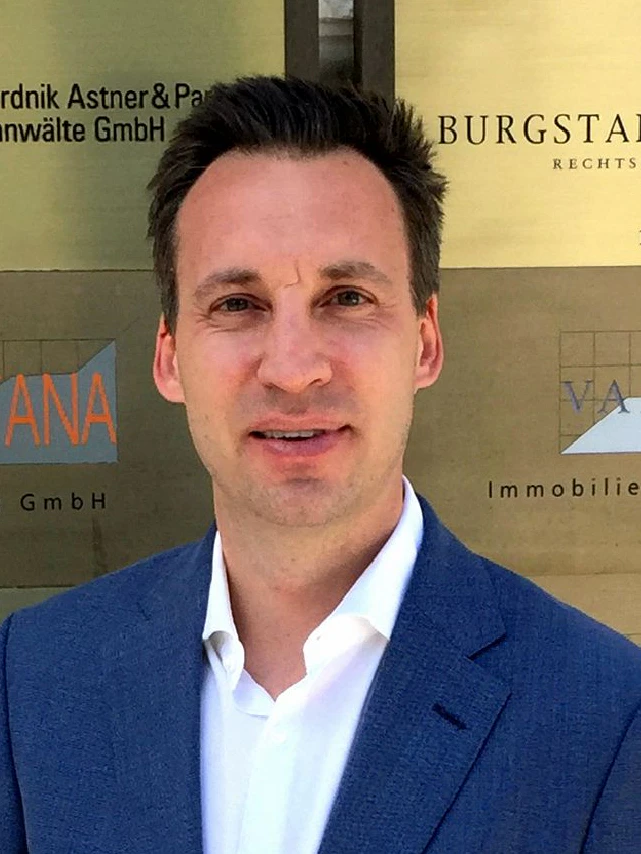 Spitzen-Jurist Johannes Zink vertritt den Halleiner Bürgermeister in der brisanten Causa