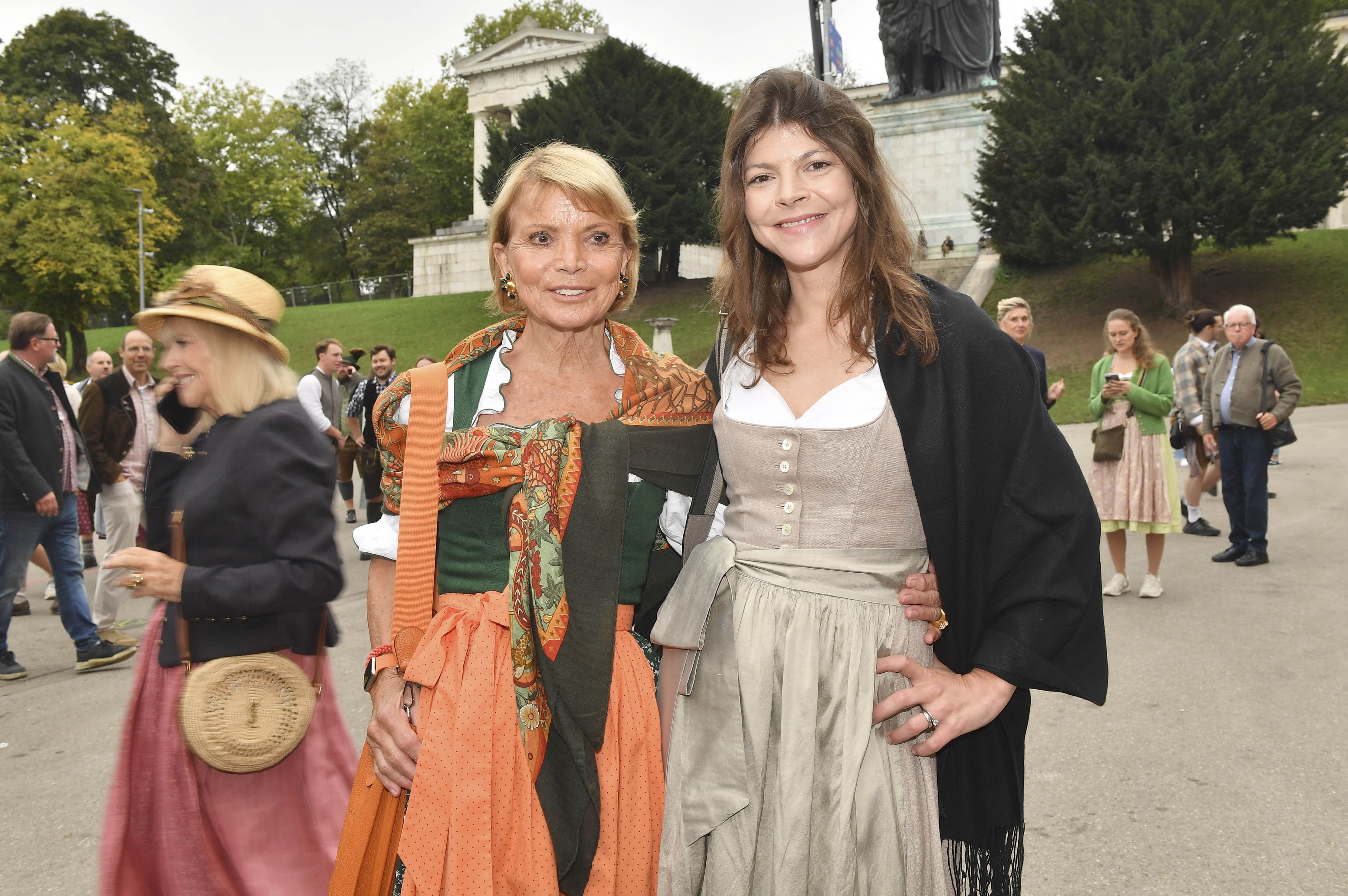 Uschi Glas und Tochter Julia auf dem Oktoberfest 2025.