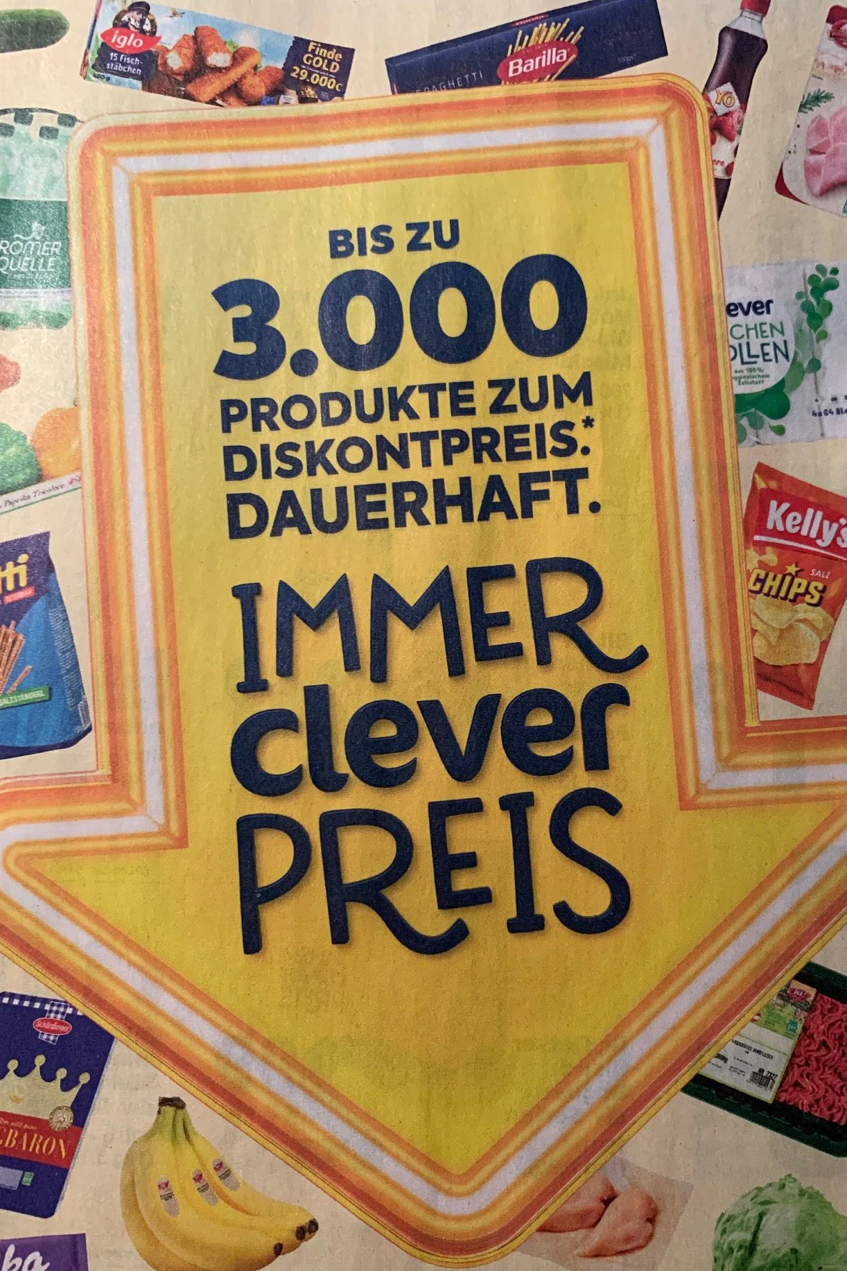 Solche gelben Pfeile weisen ab sofort in den Filialen auf die insgesamt etwa 3.000 Produkte aus dem "Immer Clever-Preise"-Sortiment hin