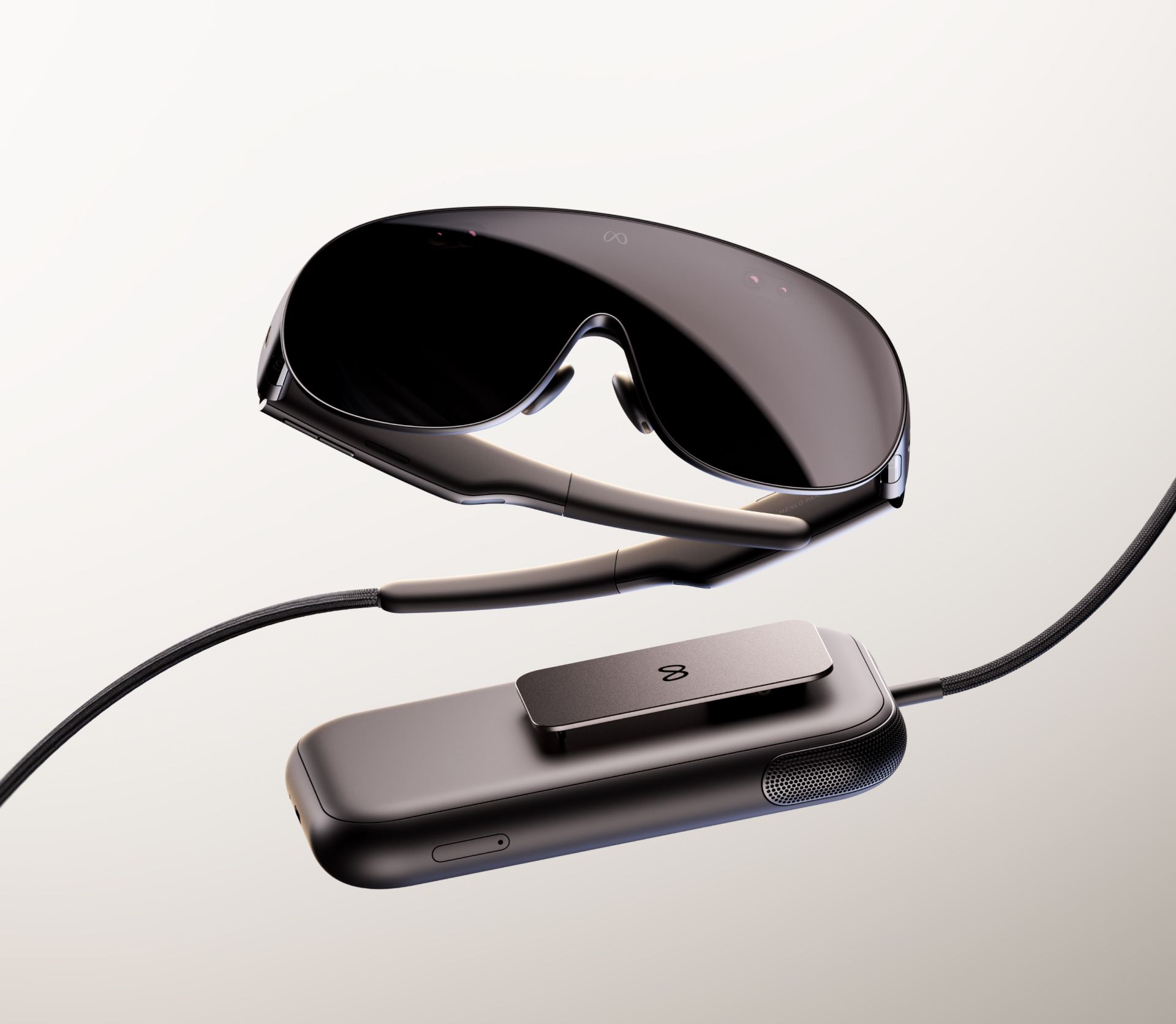 Meta VR Glasses: Die Technik wird in eine kleine Box ausgelagert, die Brillen selbst wiegen deshalb kaum 100 Gramm.